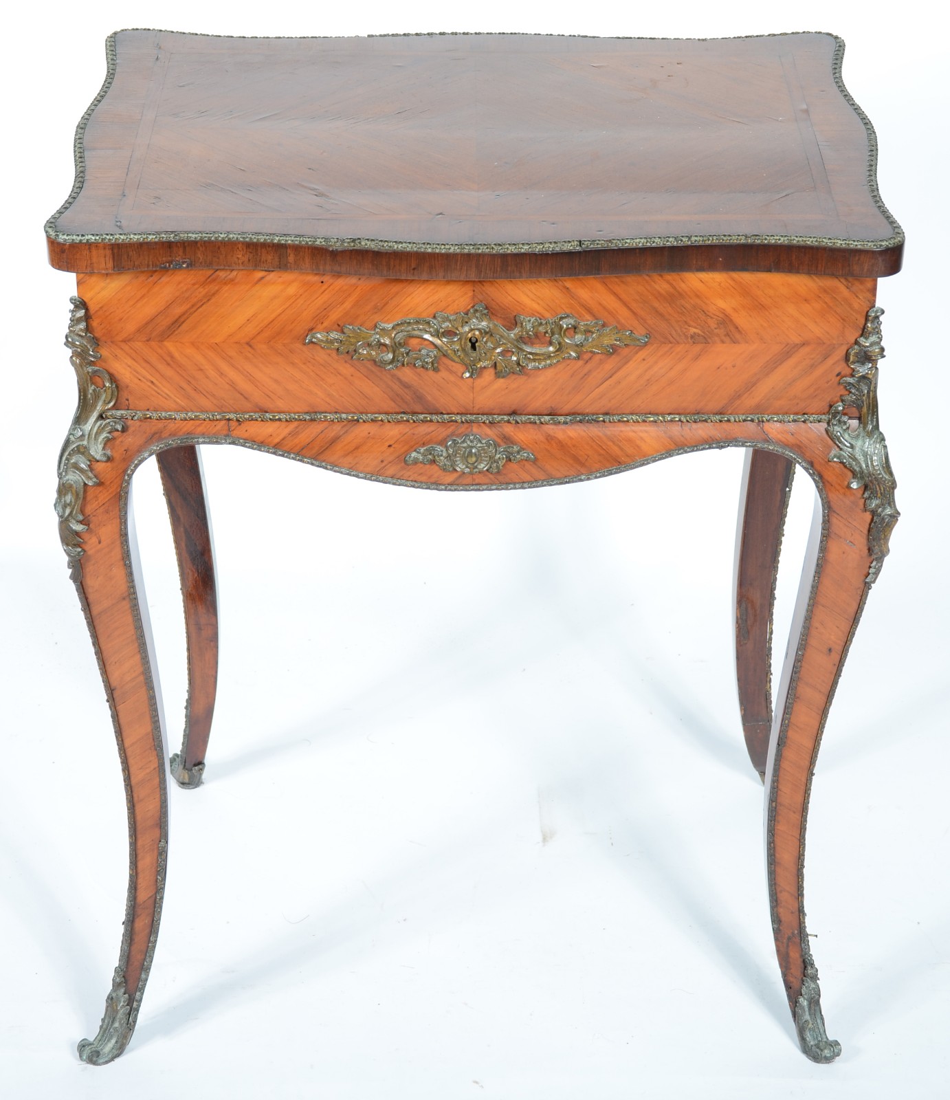 Mesa de toucador de madeira nobre, estilo francês, detalhes em... - foto 3 de 6