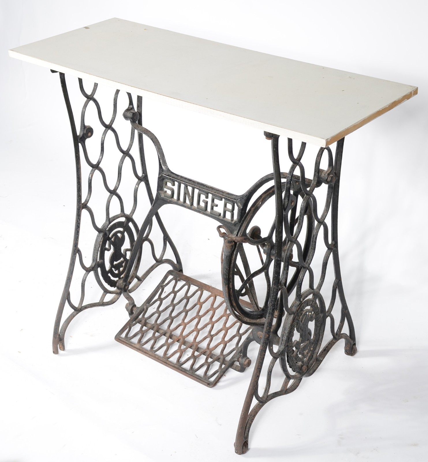 Mesa com base de metal para máquina de costura, com pedal, marca... - foto 1 de 6