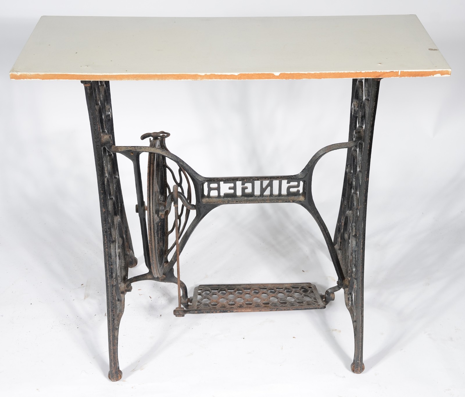 Mesa com base de metal para máquina de costura, com pedal, marca... - foto 6 de 6