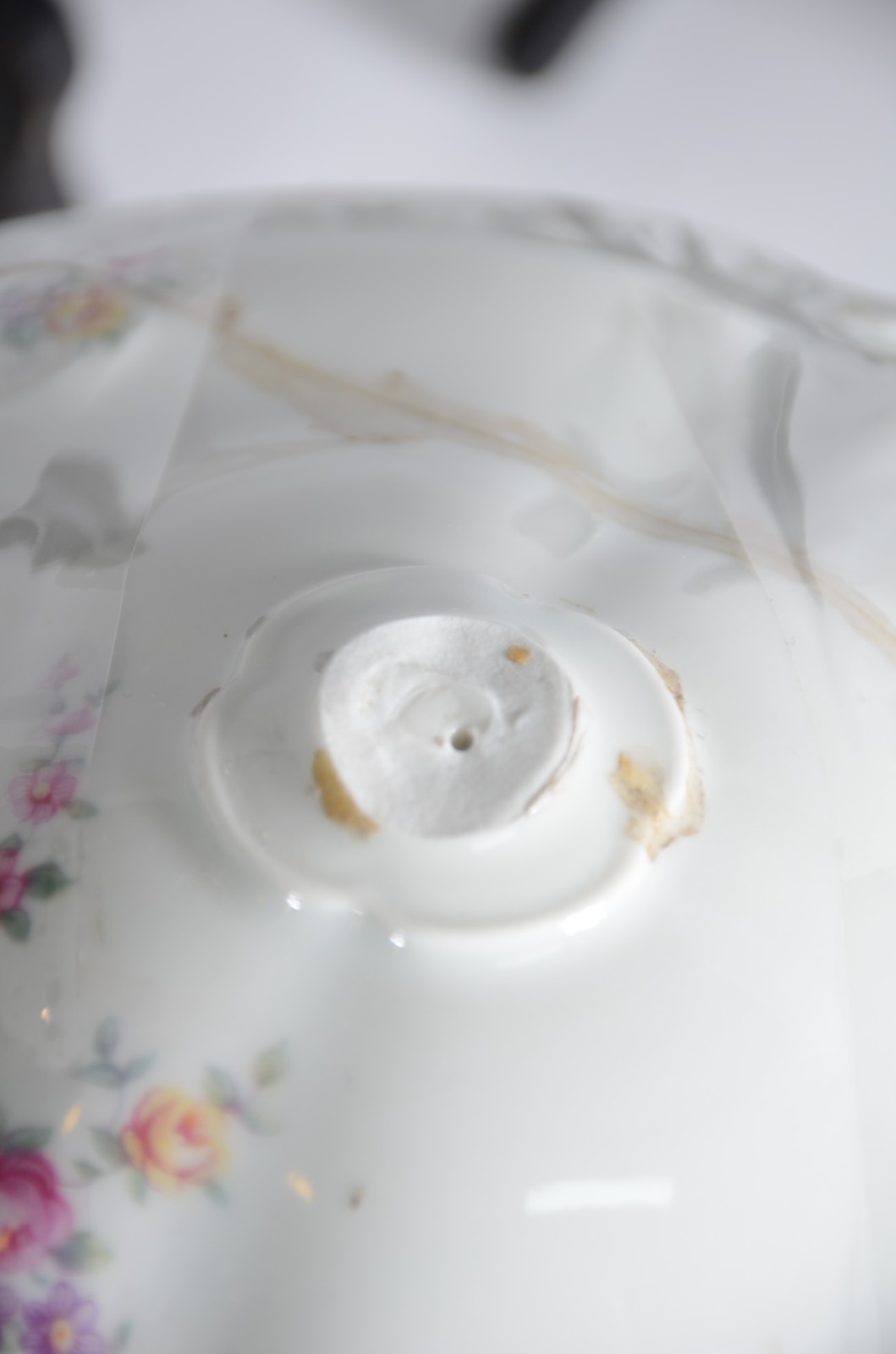 Aparelho de jantar de porcelana tcheca na cor branca com flores em... - foto 4 de 6