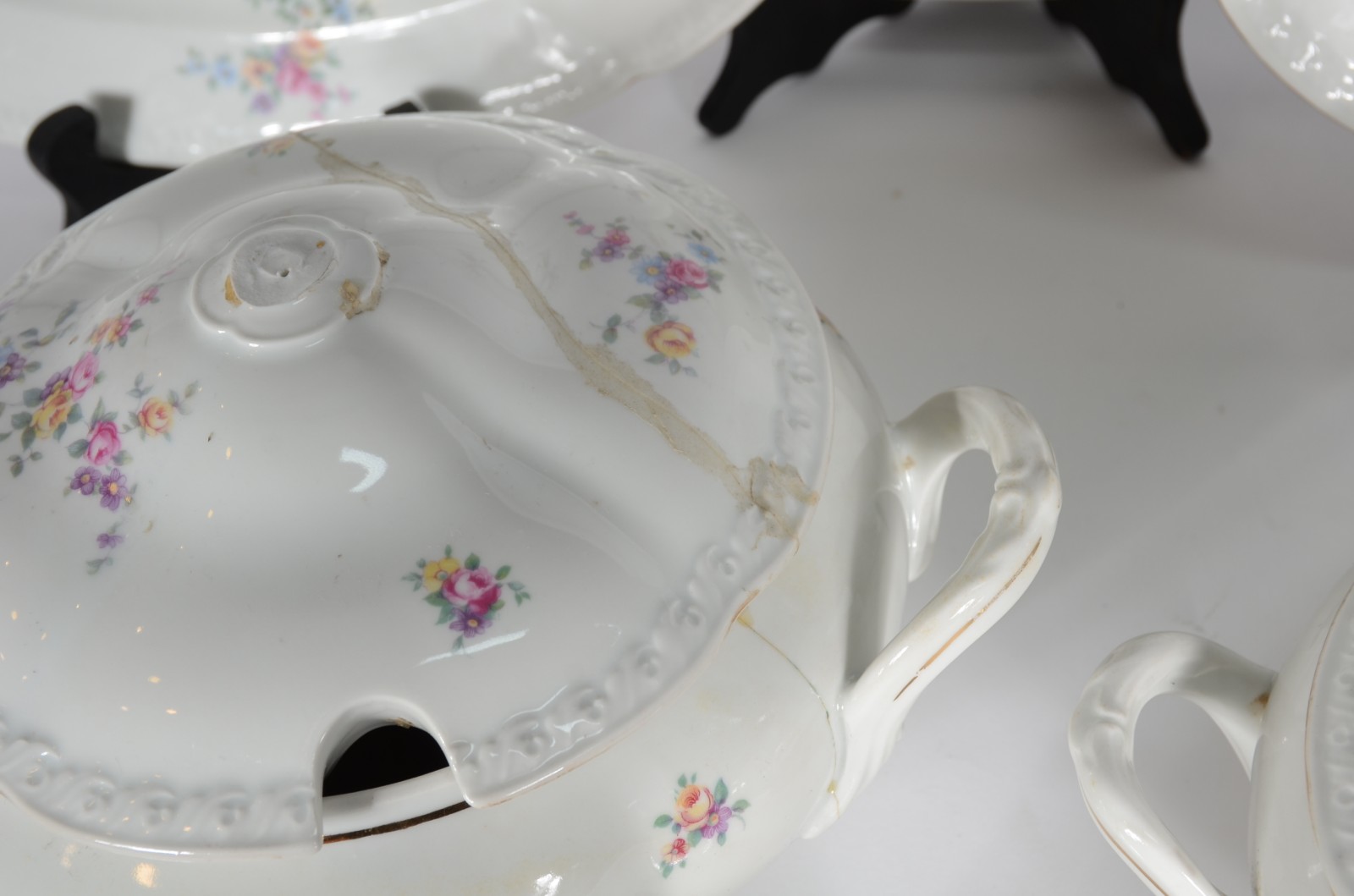 Aparelho de jantar de porcelana tcheca na cor branca com flores em... - foto 5 de 6