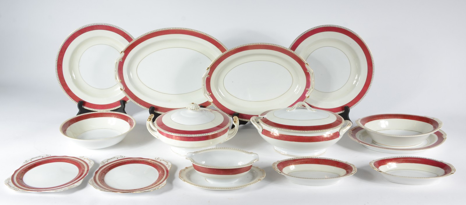 Aparelho de jantar, chá e café de porcelana japonesa, decorado com... - foto 2 de 5