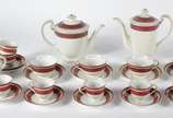 Dragon China,  - Aparelho de jantar, chá e café de porcelana japonesa, decorado com tarja Bordeaux nas bordas, composto de: 22 pratos rasos, 12 pratos fundos, 6 pratos