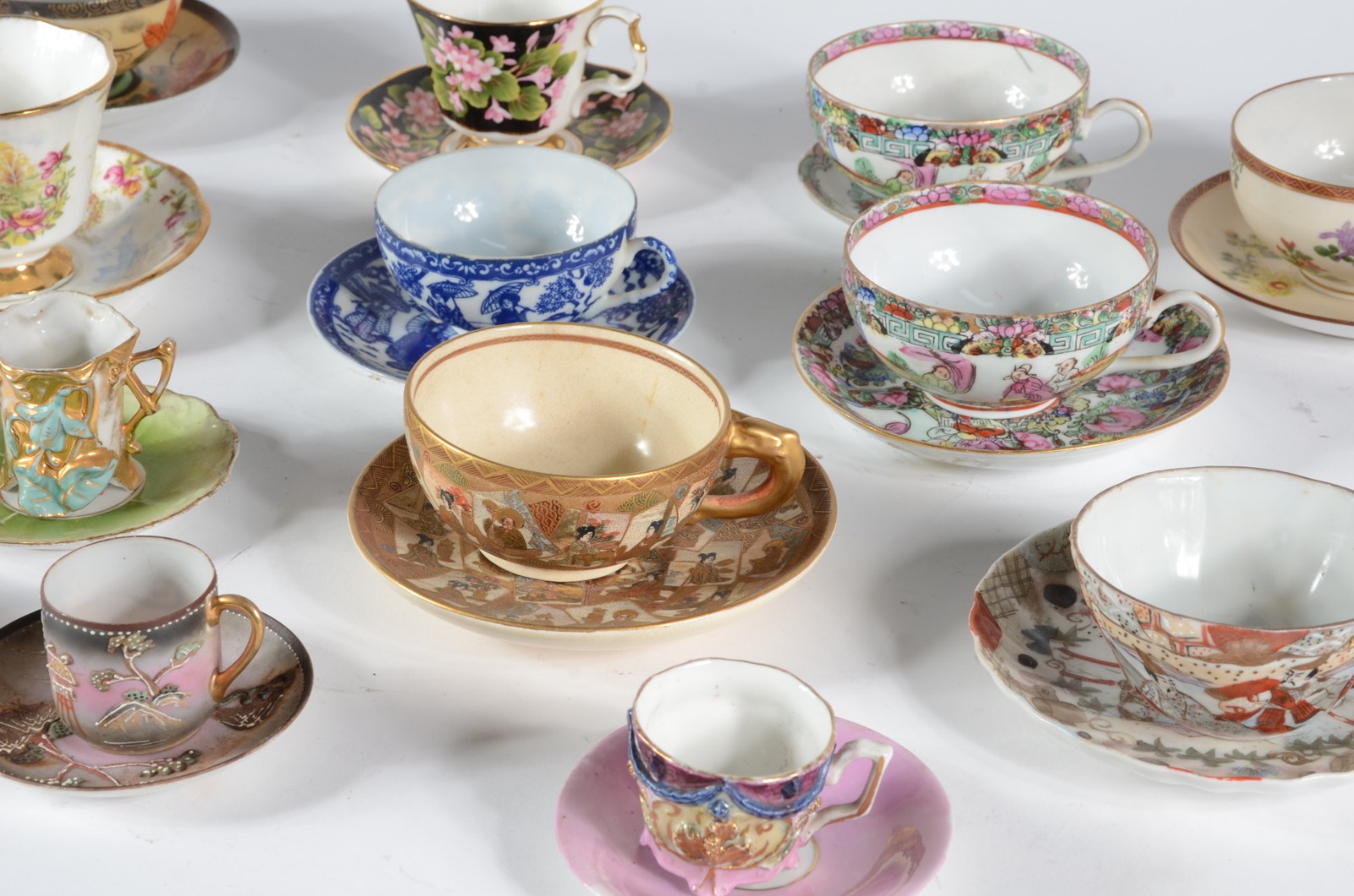 Conjunto com 20 xícaras para chá e café com seus respectivos pires... - foto 6 de 8