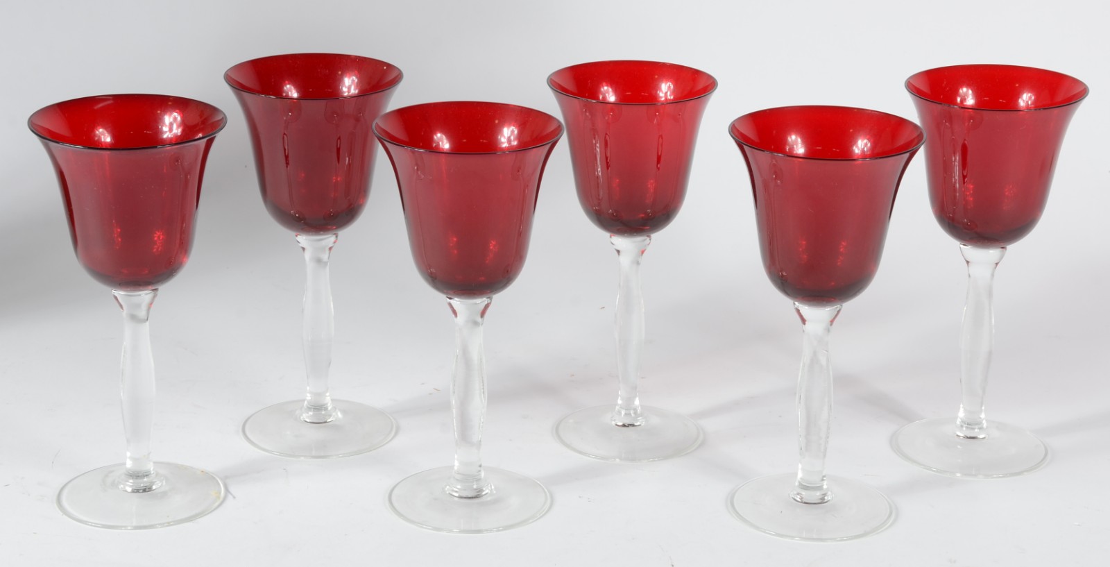 Conjunto com 6 taças para vinho de vidro na cor vermelha. - foto 1 de 2