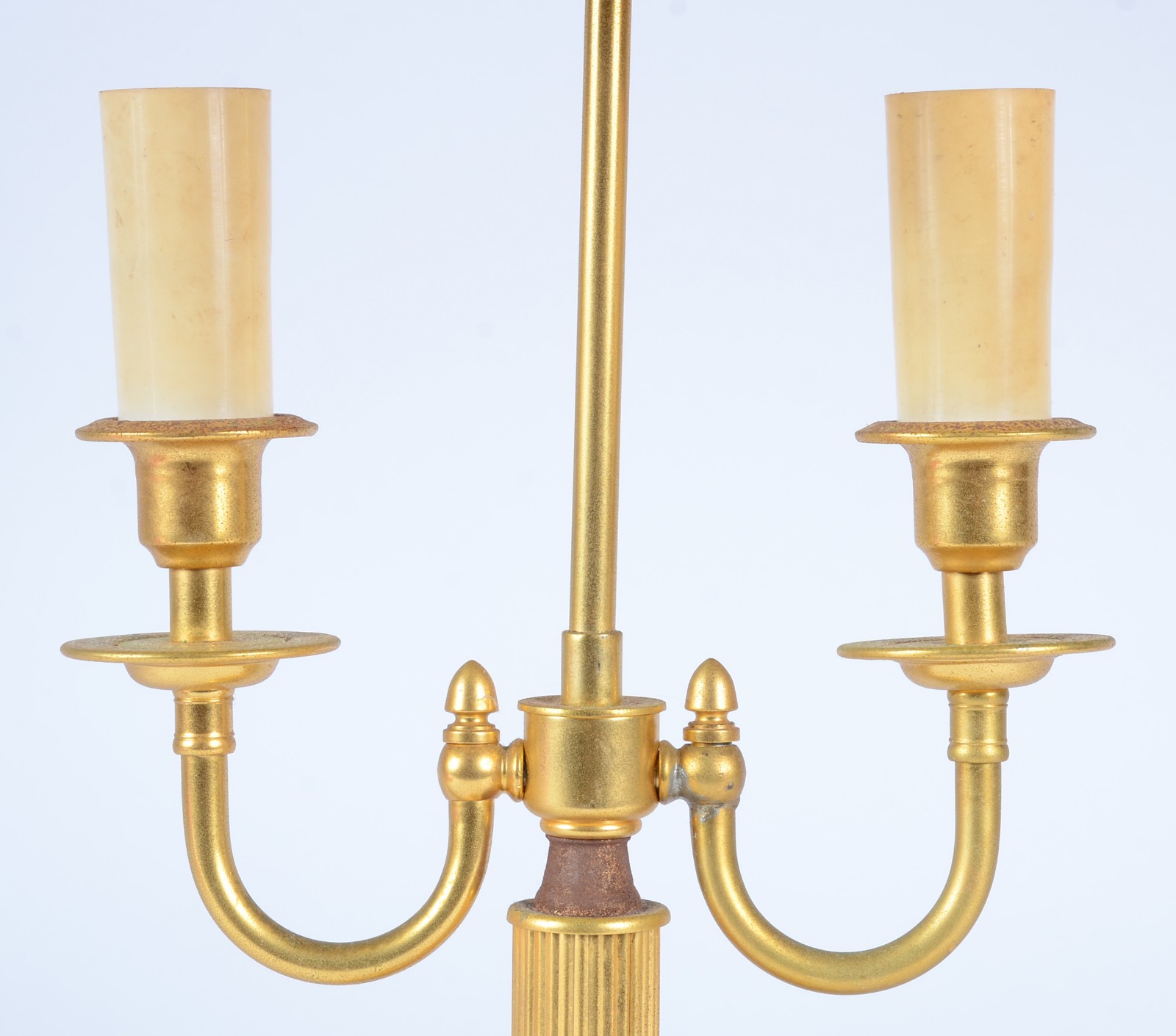 Abatjour para 2 luzes de metal dourado, cúpula na cor bege. Estilo... - foto 2 de 7