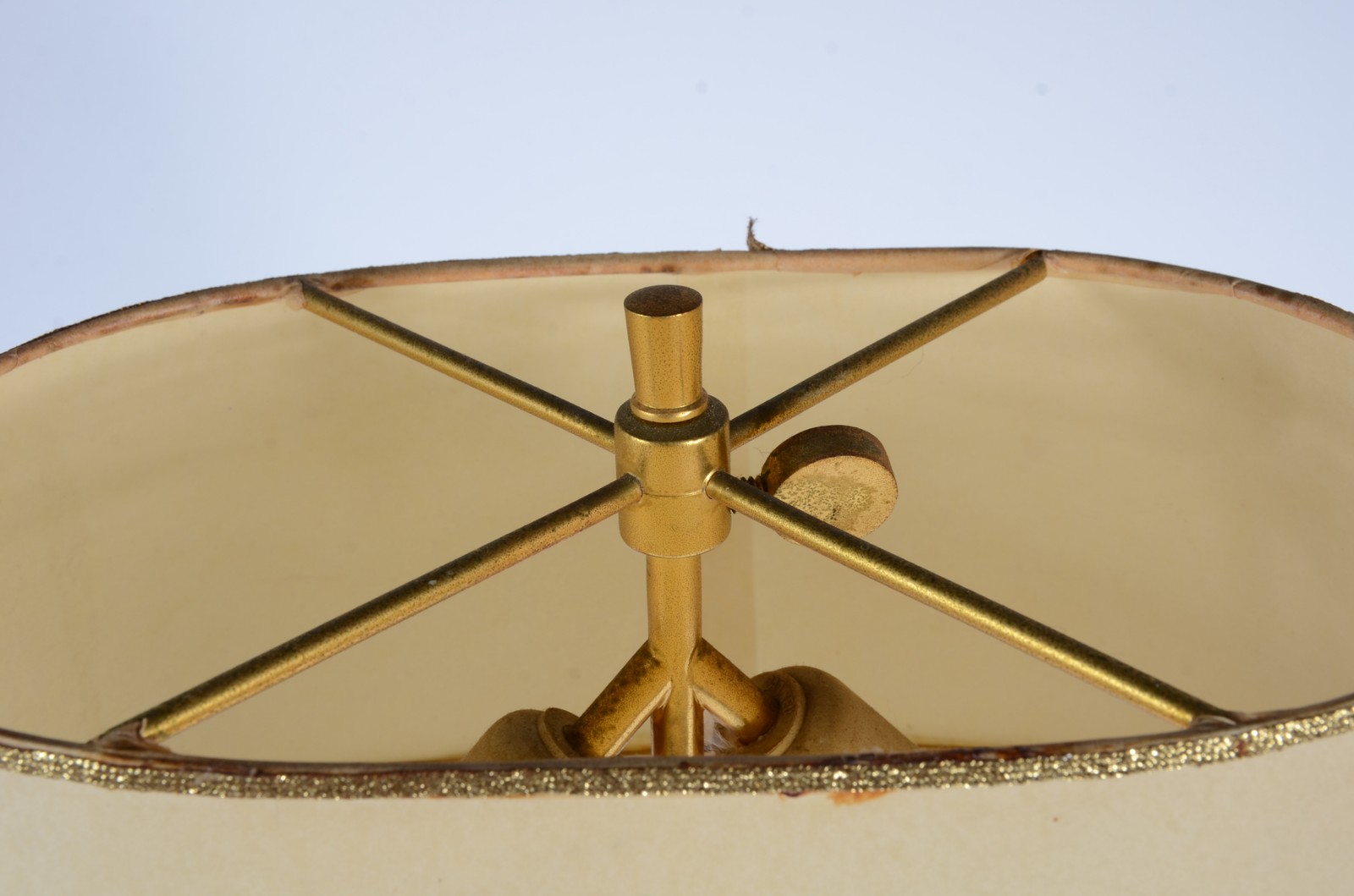 Abatjour para 2 luzes de metal dourado, cúpula na cor bege. Estilo... - foto 4 de 7