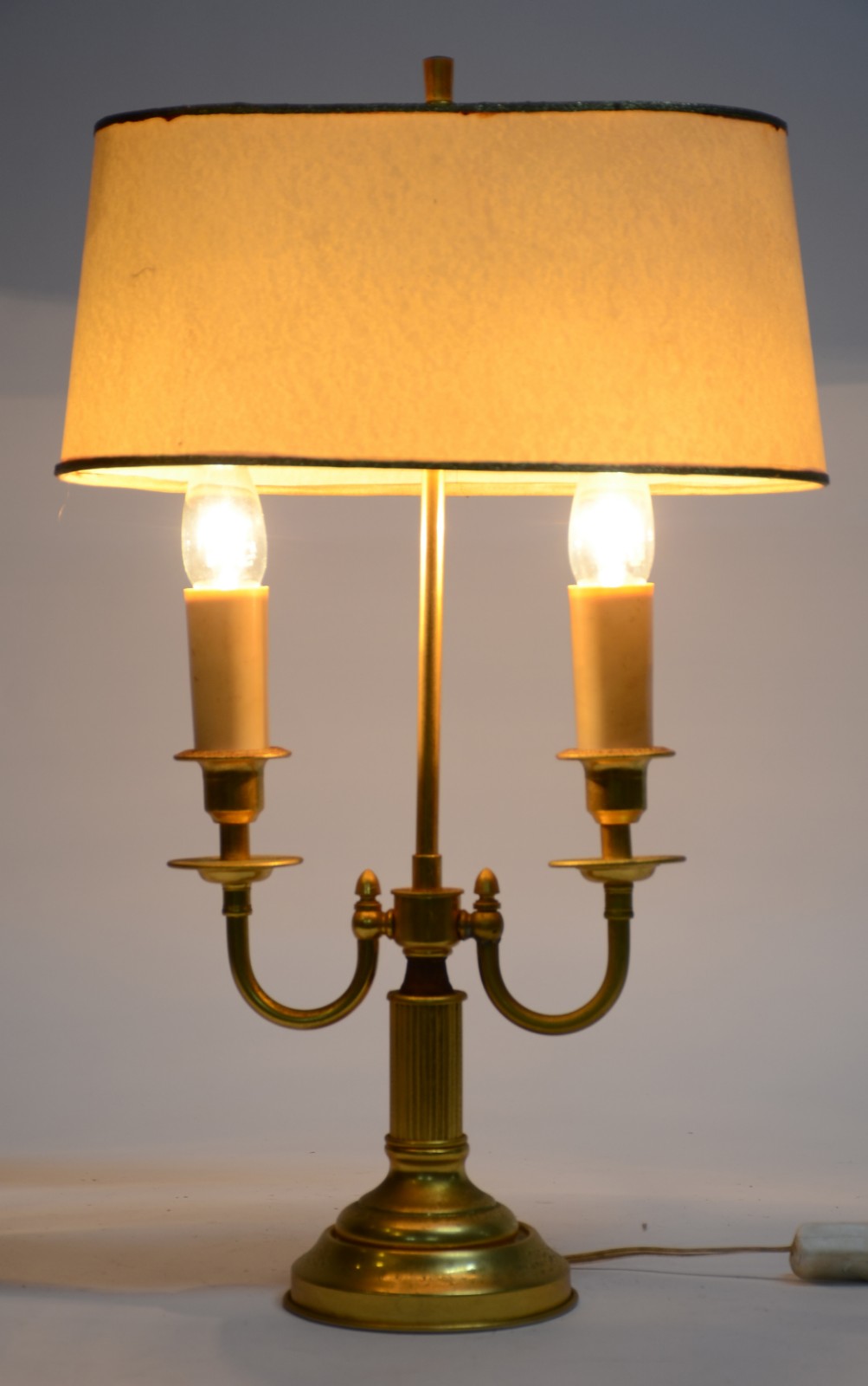 Abatjour para 2 luzes de metal dourado, cúpula na cor bege. Estilo... - foto 6 de 7