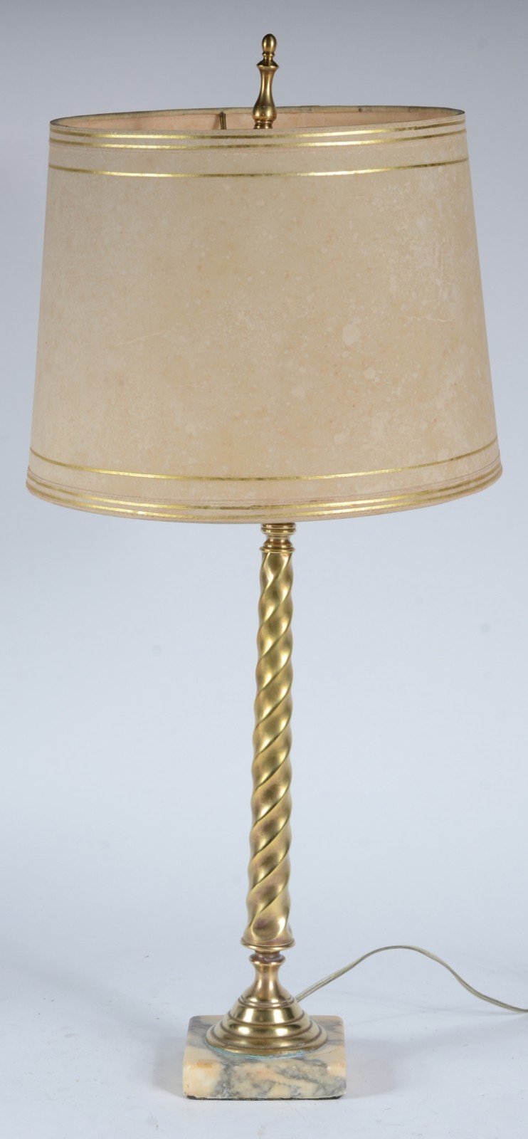 Abatjour de metal dourado com cúpula. - foto 1 de 5