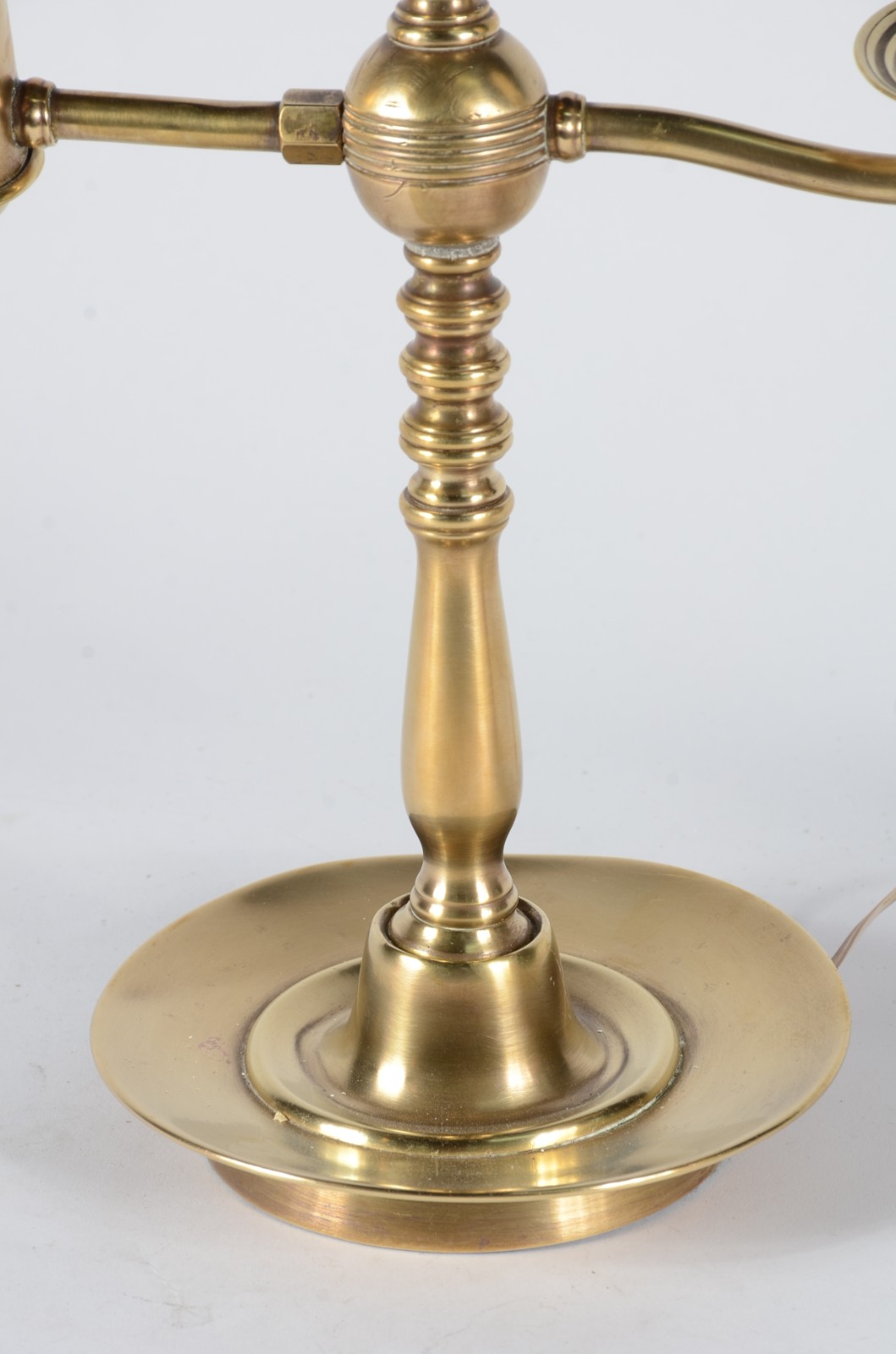 Abatjour de metal dourado, estilo ingles. - foto 4 de 4