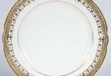 Prato raso de jantar de porcelana francesa. Ser... - Prato raso de jantar de porcelana francesa. Serviço do Paço da Cidade, século XIX. Peça do mesmo serviço reproduzida na página 225 do livro "Lou...