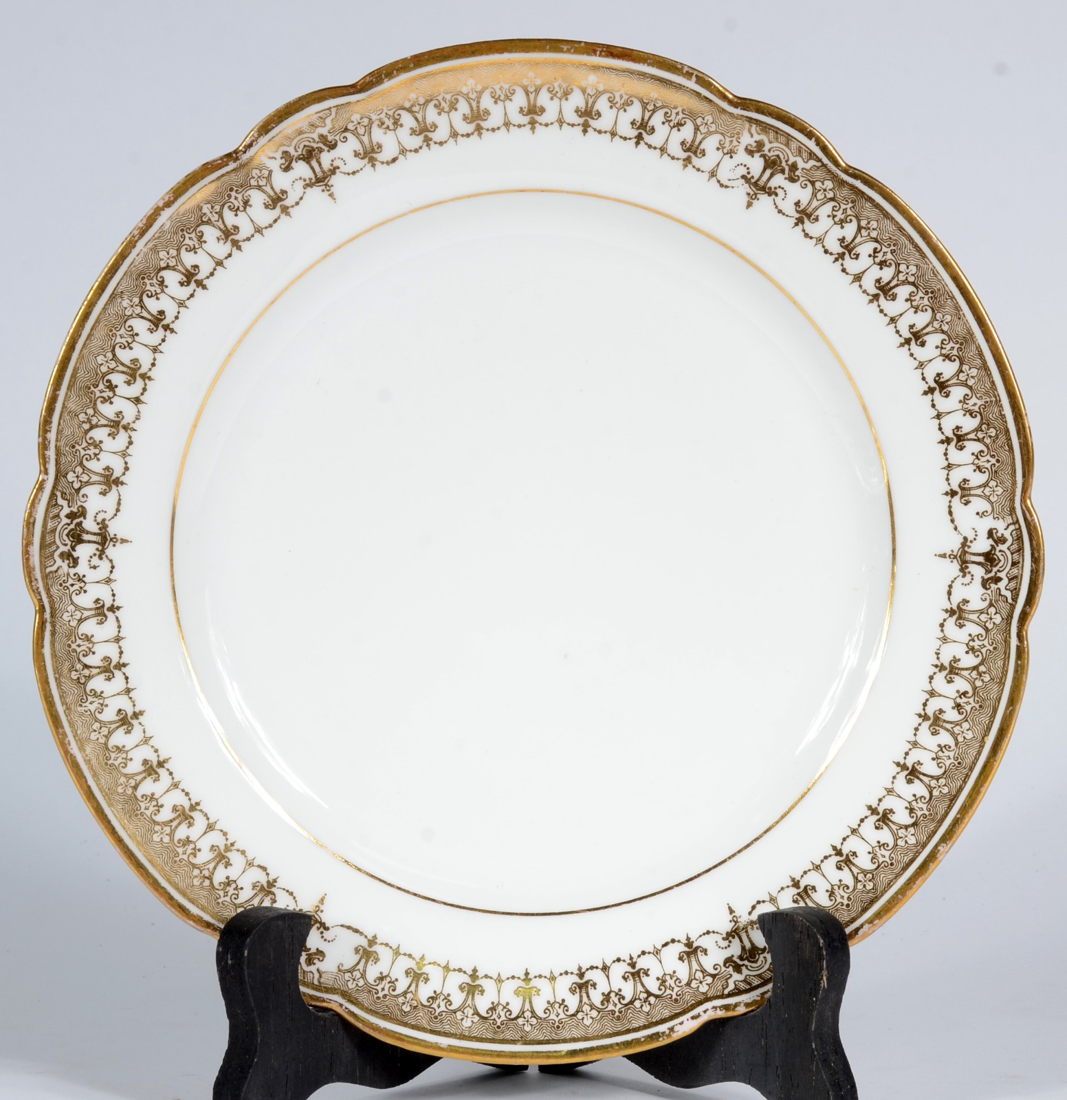 Prato raso de jantar de porcelana francesa. Serviço do Paço da... - foto 1 de 4