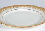 Prato raso de jantar de porcelana francesa. Ser... - Prato raso de jantar de porcelana francesa. Serviço do Paço da Cidade, século XIX. Peça do mesmo serviço reproduzida na página 225 do livro "Lou...