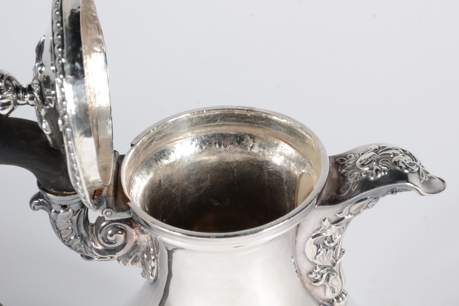 Bule de prata francesa contrastada Cabeça de Minerva, decoração... - foto 4 de 6