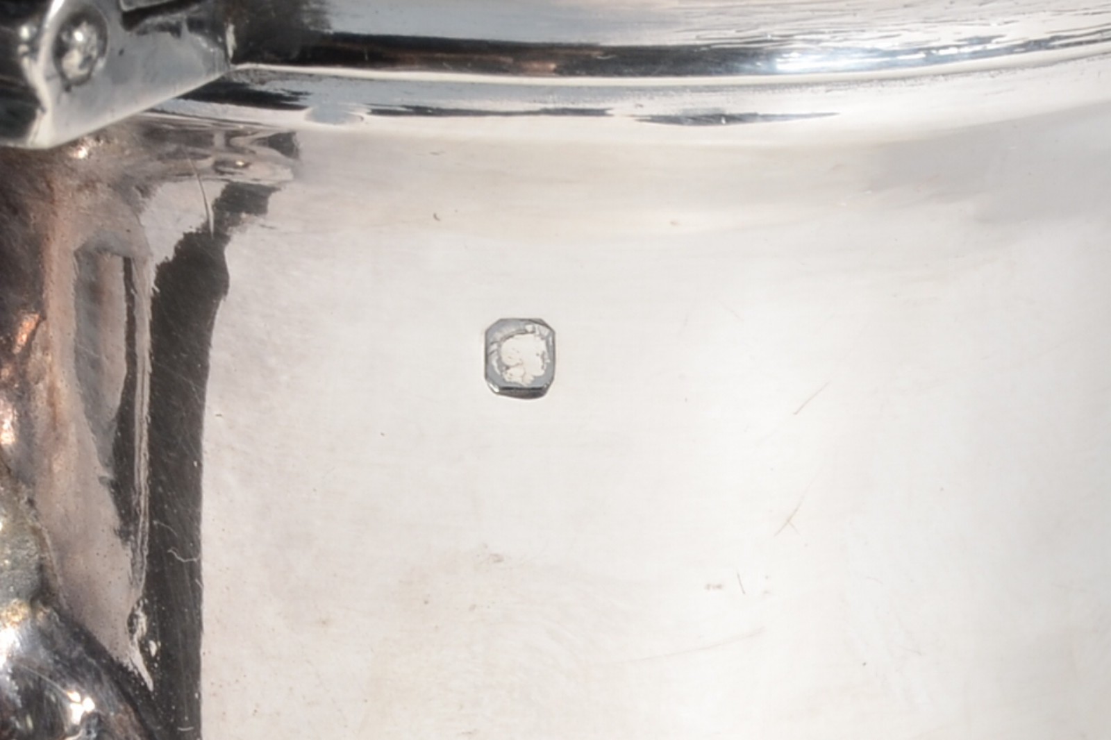 Bule de prata francesa contrastada Cabeça de Minerva, decoração... - foto 6 de 6