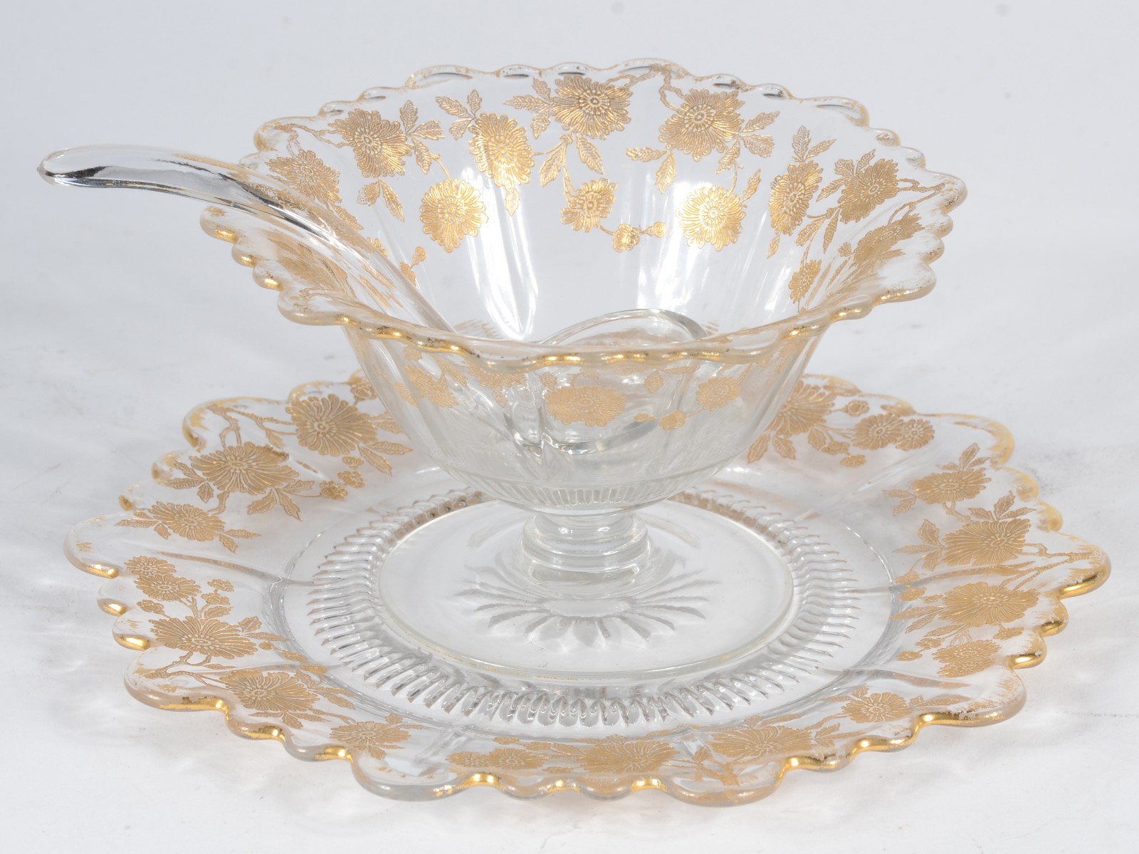 Molheira de cristal decorada com flores lavradas em dourado... - foto 2 de 6