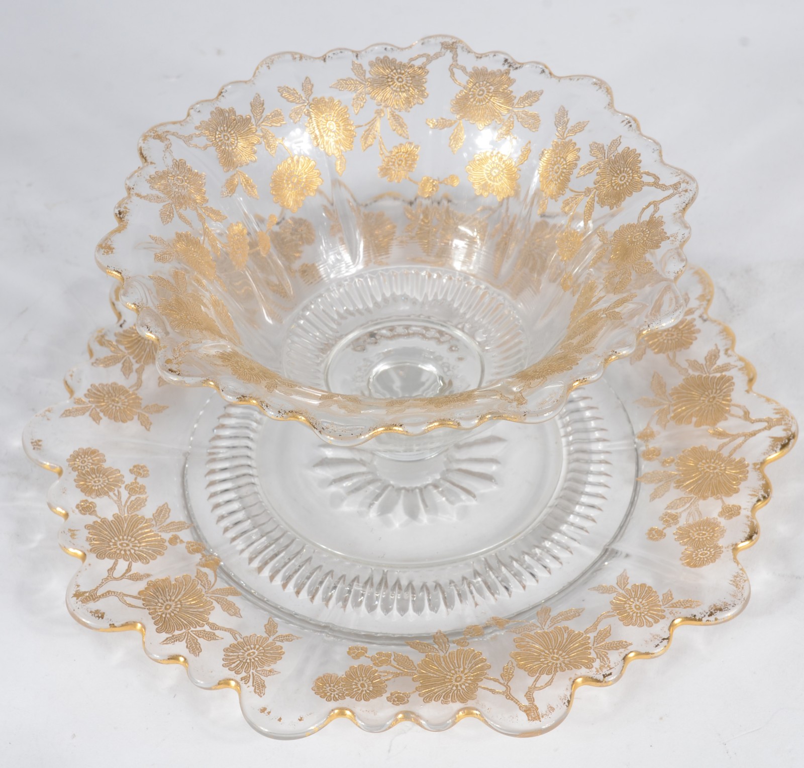 Molheira de cristal decorada com flores lavradas em dourado... - foto 3 de 6