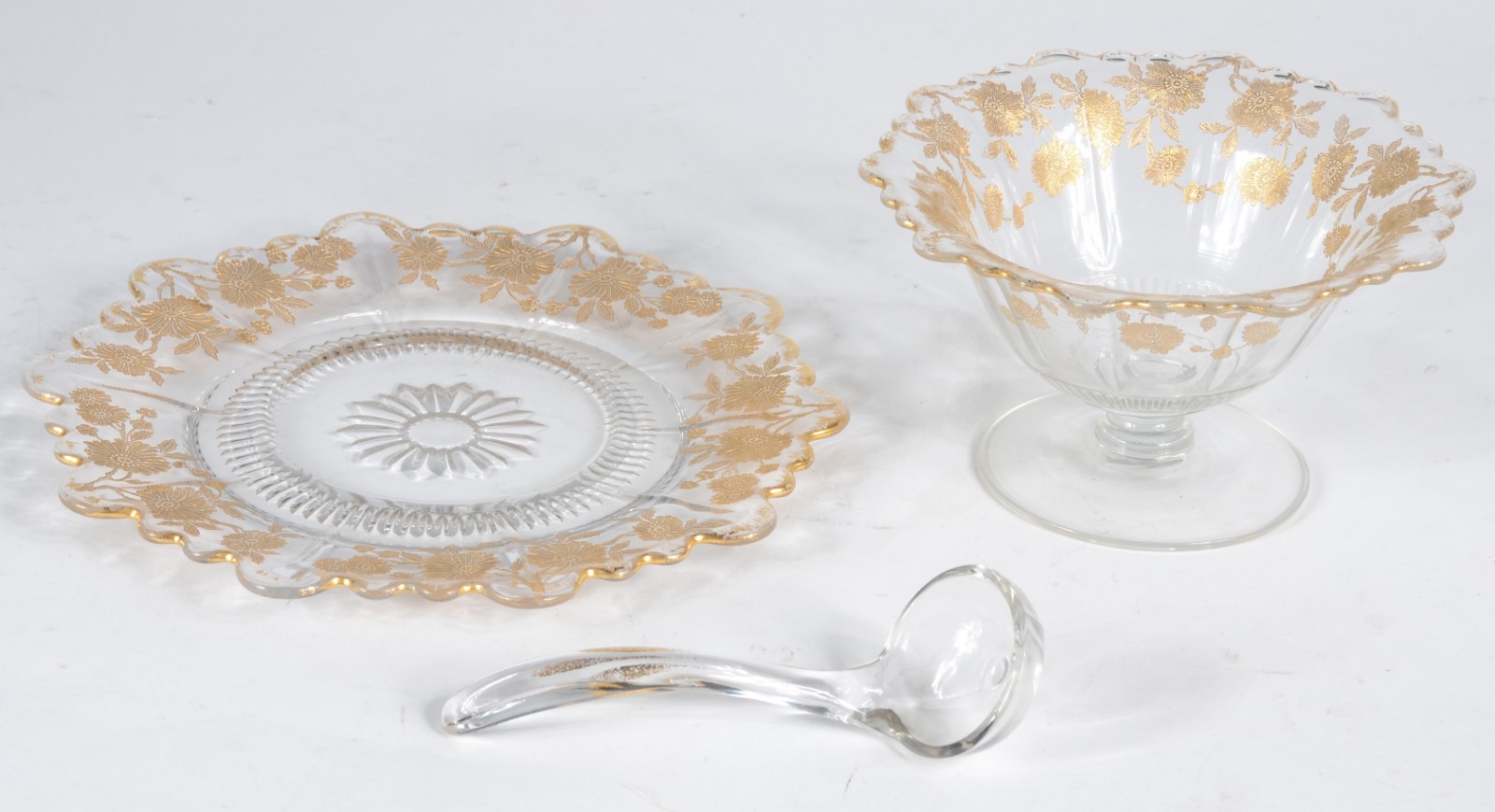 Molheira de cristal decorada com flores lavradas em dourado... - foto 4 de 6