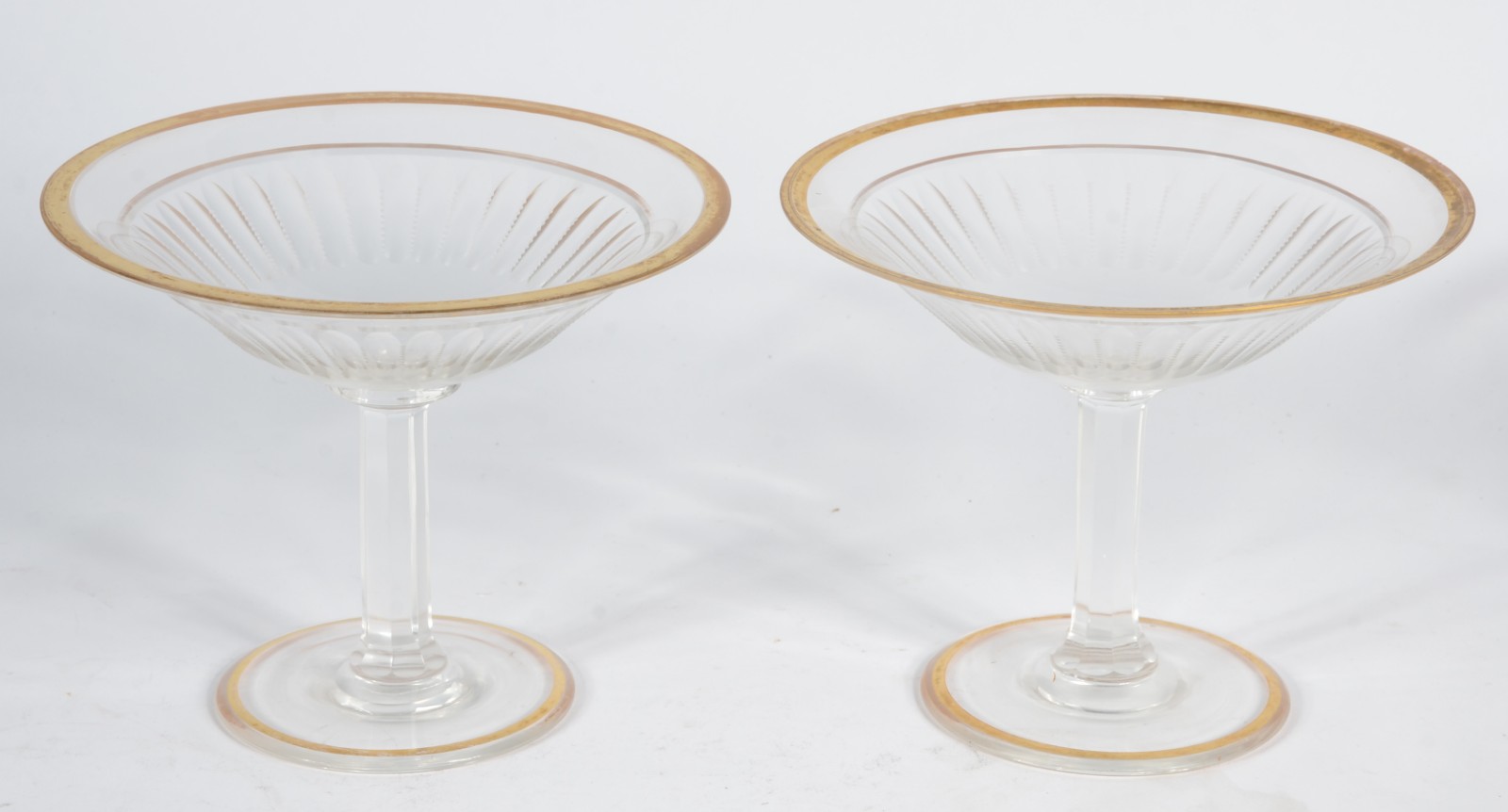Elegante par de fruteiras de pé alto de cristal europeu, bojos... - foto 2 de 3