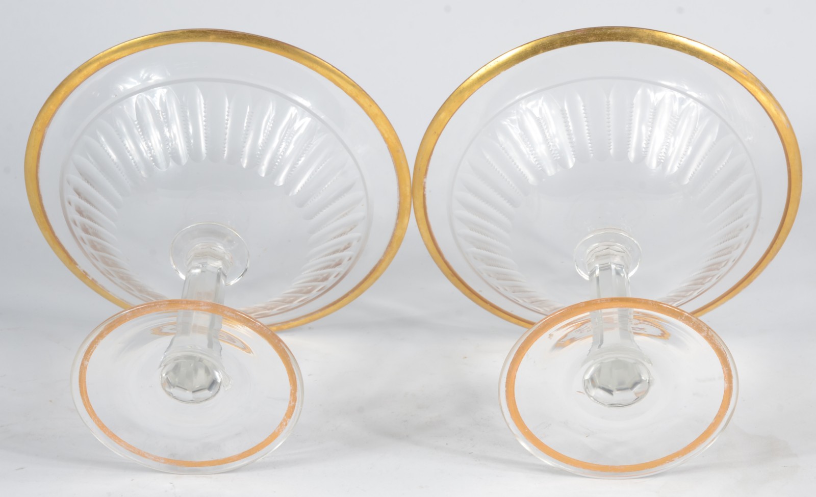 Elegante par de fruteiras de pé alto de cristal europeu, bojos... - foto 3 de 3