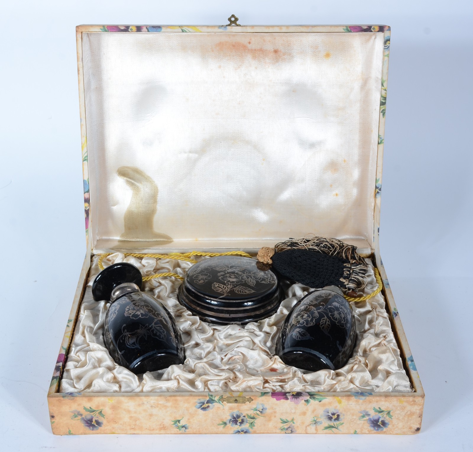 Conjunto com três peças para toilette de porcelana preta com detalhes... - foto 3 de 9