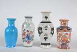 Diversas peças, sendo: 4 vasos de porcelana ori... - Diversas peças, sendo: 4 vasos de porcelana oriental e cinzeiro (lascado na base).