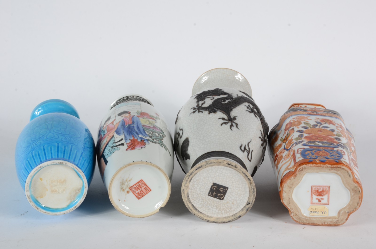 Diversas peças, sendo: 4 vasos de porcelana oriental e cinzeiro... - foto 6 de 11