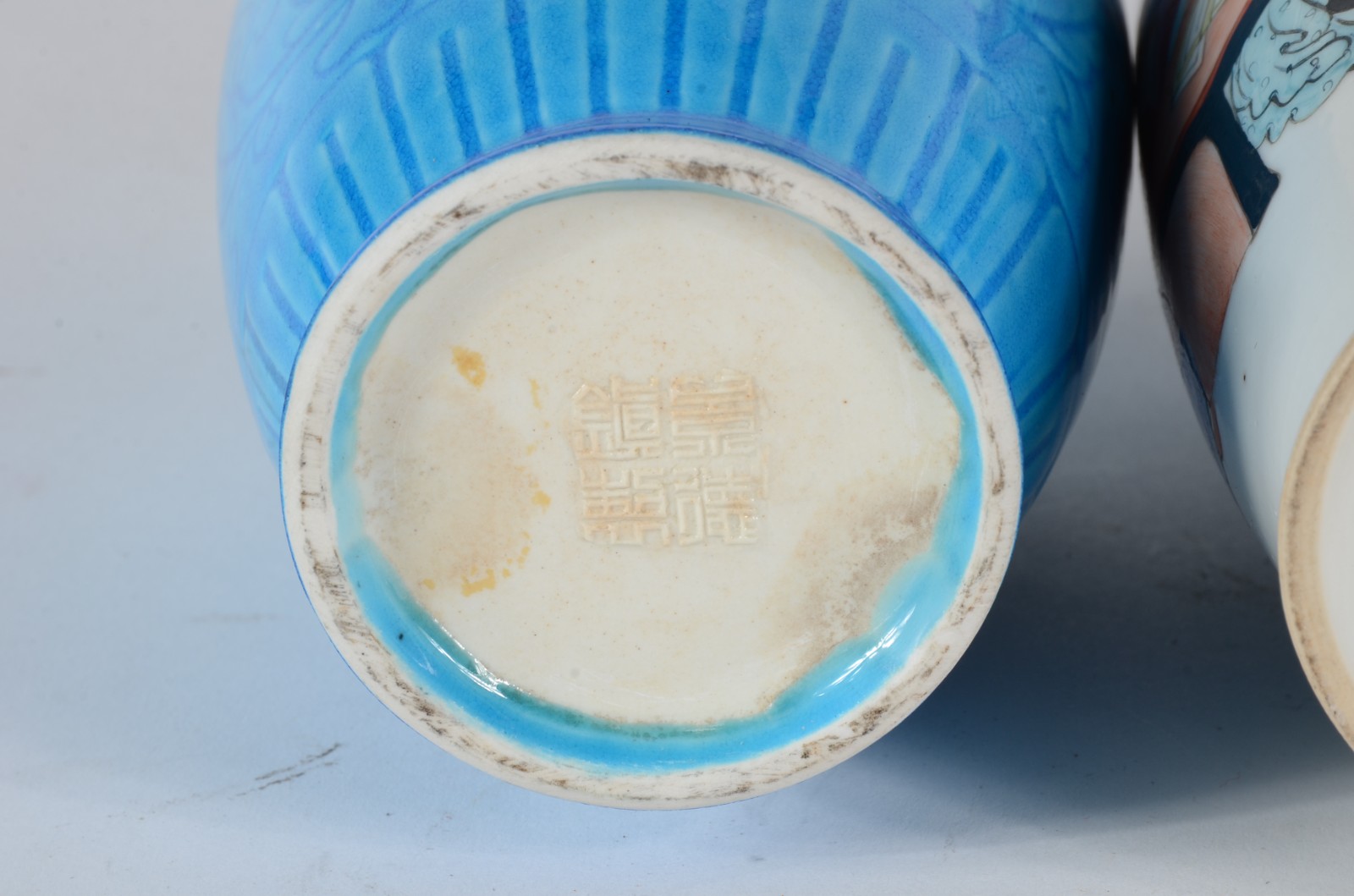Diversas peças, sendo: 4 vasos de porcelana oriental e cinzeiro... - foto 8 de 11