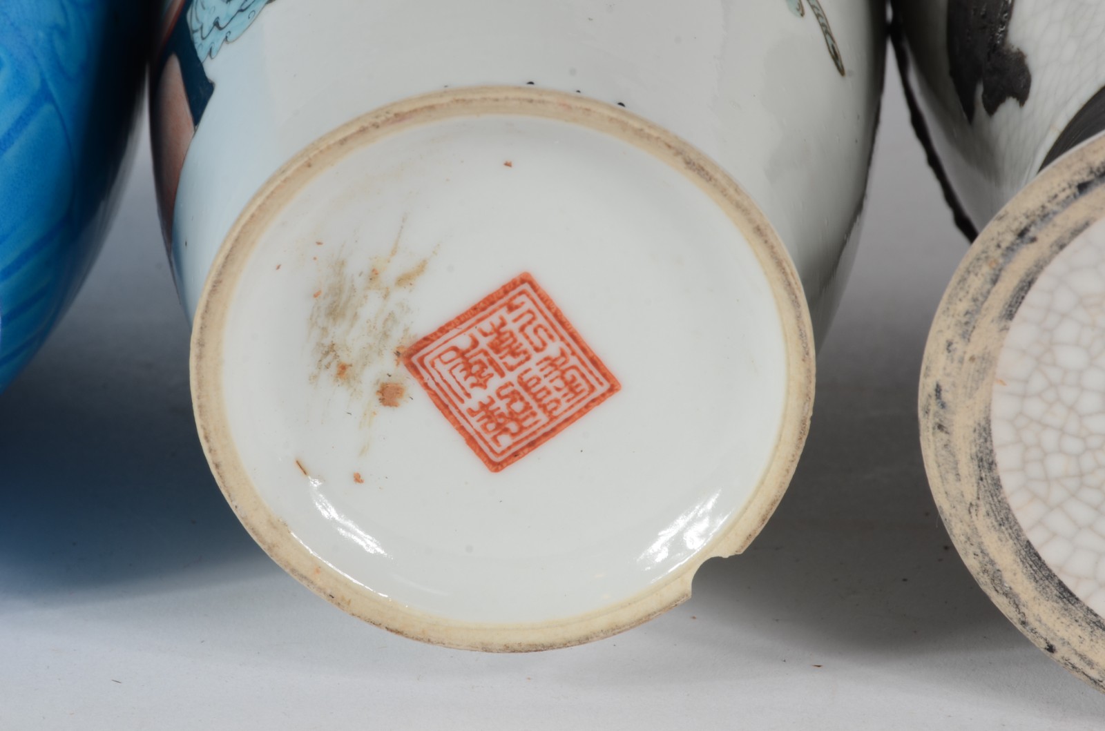 Diversas peças, sendo: 4 vasos de porcelana oriental e cinzeiro... - foto 9 de 11