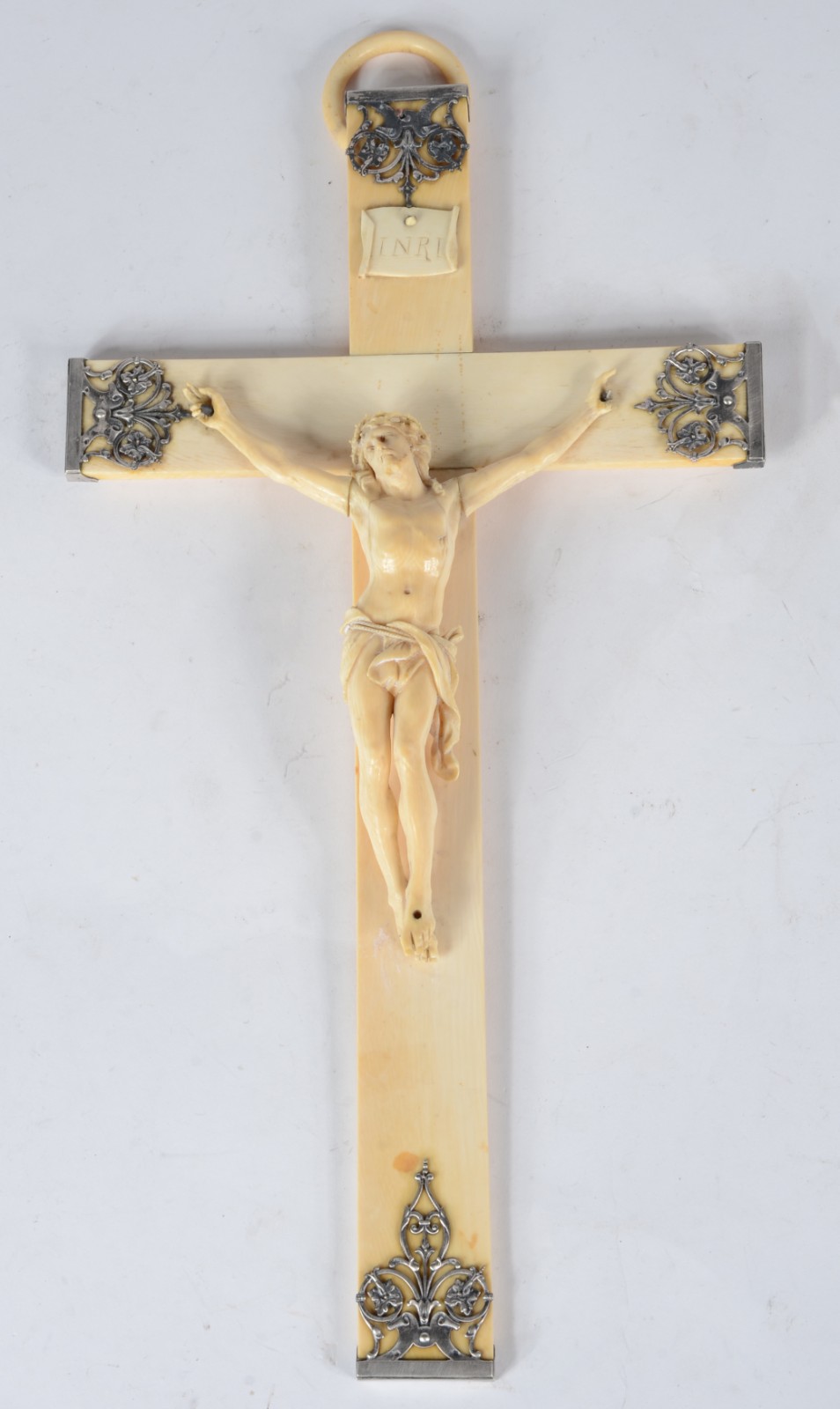 Crucifixo com figura de Cristo ricamente esculpida em marfim... - foto 1 de 4