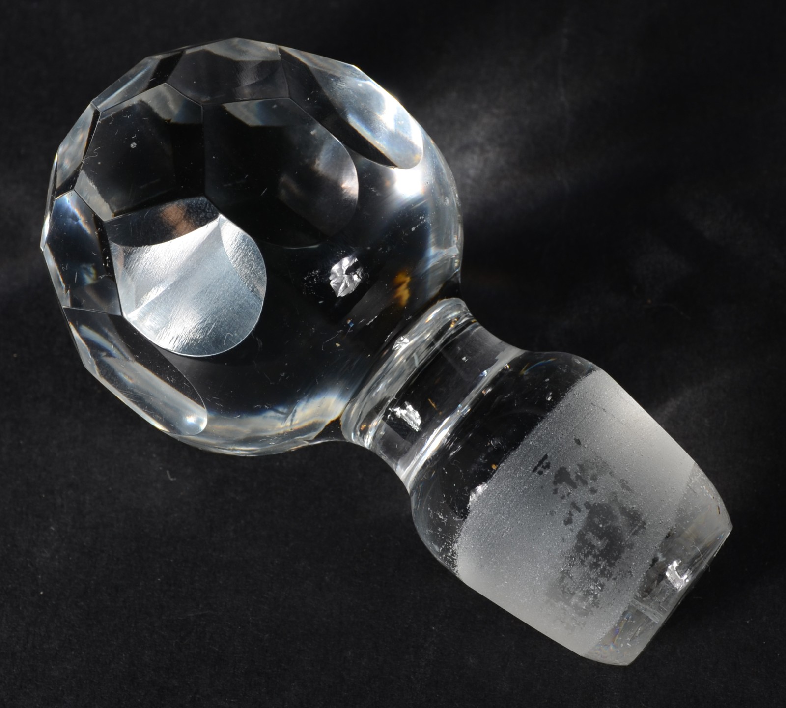 Serviço de cristal lapidado, composto de: 11 taças para vinho tinto... - foto 3 de 4