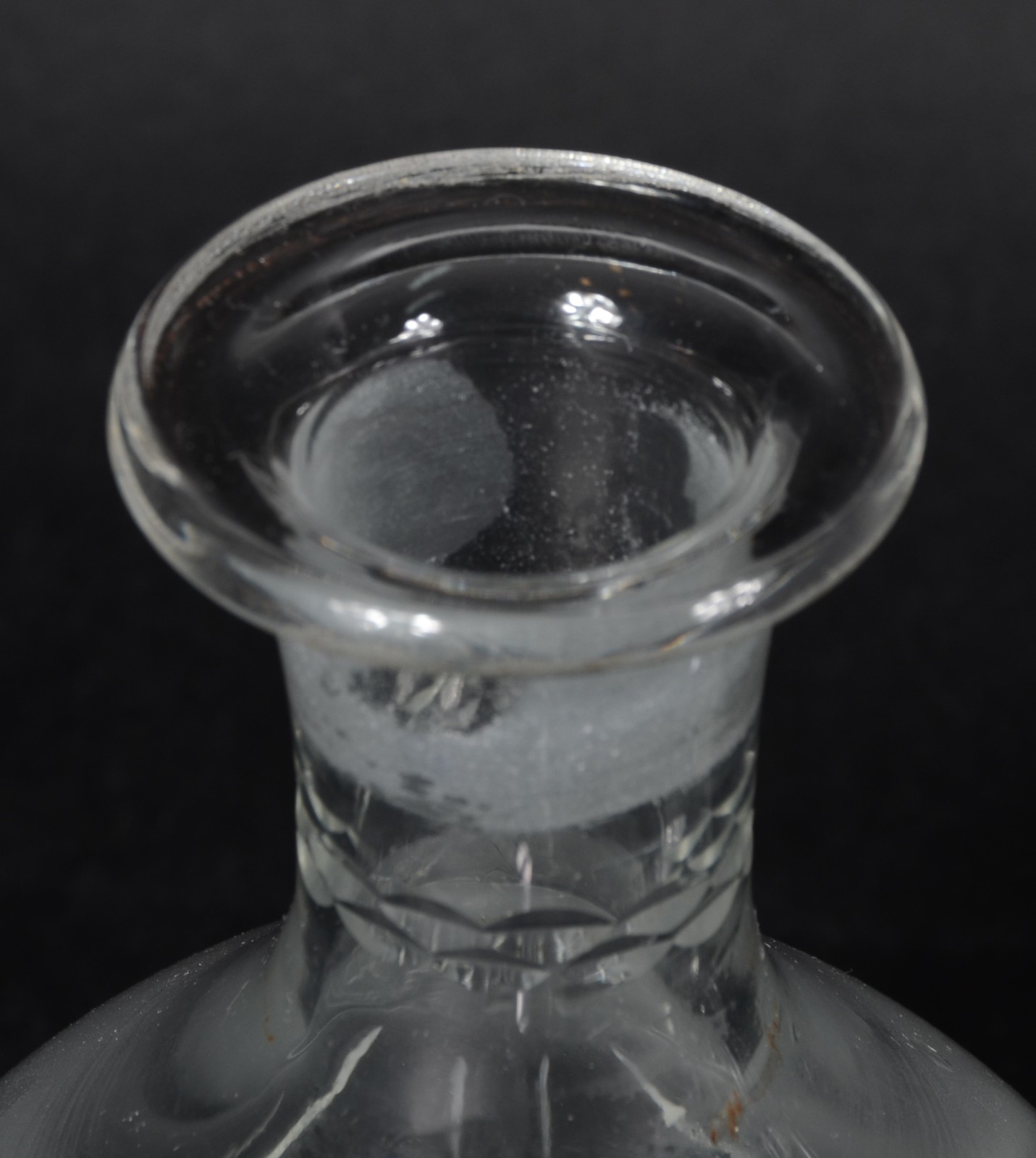 Serviço de cristal lapidado, composto de: 11 taças para vinho tinto... - foto 4 de 4
