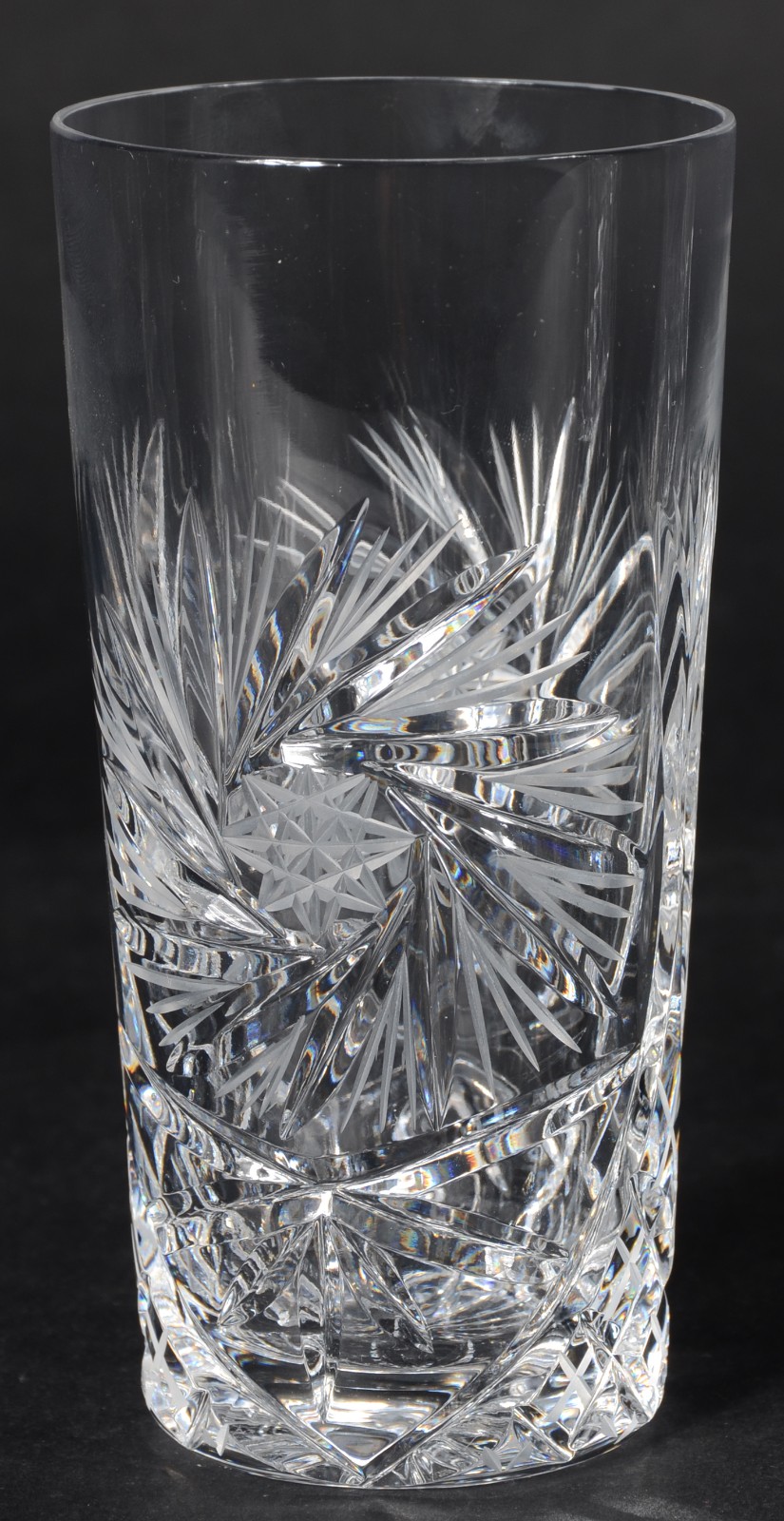 Conjunto com 12 copos longos de cristal tcheco lapidado. - foto 3 de 3