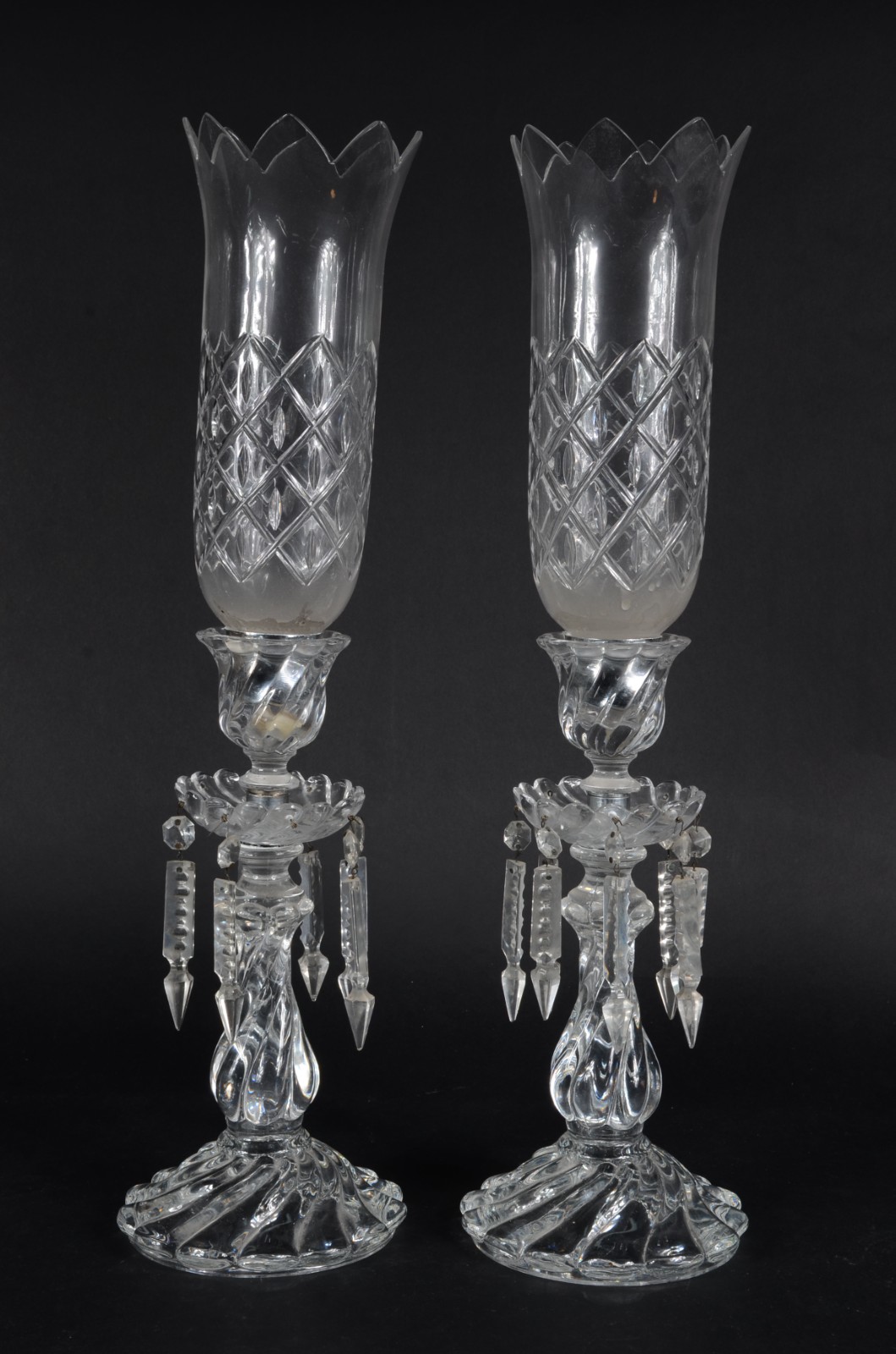 Par de castiçais de cristal frances em gomos retorcidos, pingentes... - foto 5 de 5
