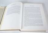 Dois livros diversos de antiguidades inglesas e... - Dois livros diversos de antiguidades inglesas e porcelanas portuguesas Vista Alegre:<br>a) Pictorial Dictionary Of British 19h Century Furtiture...