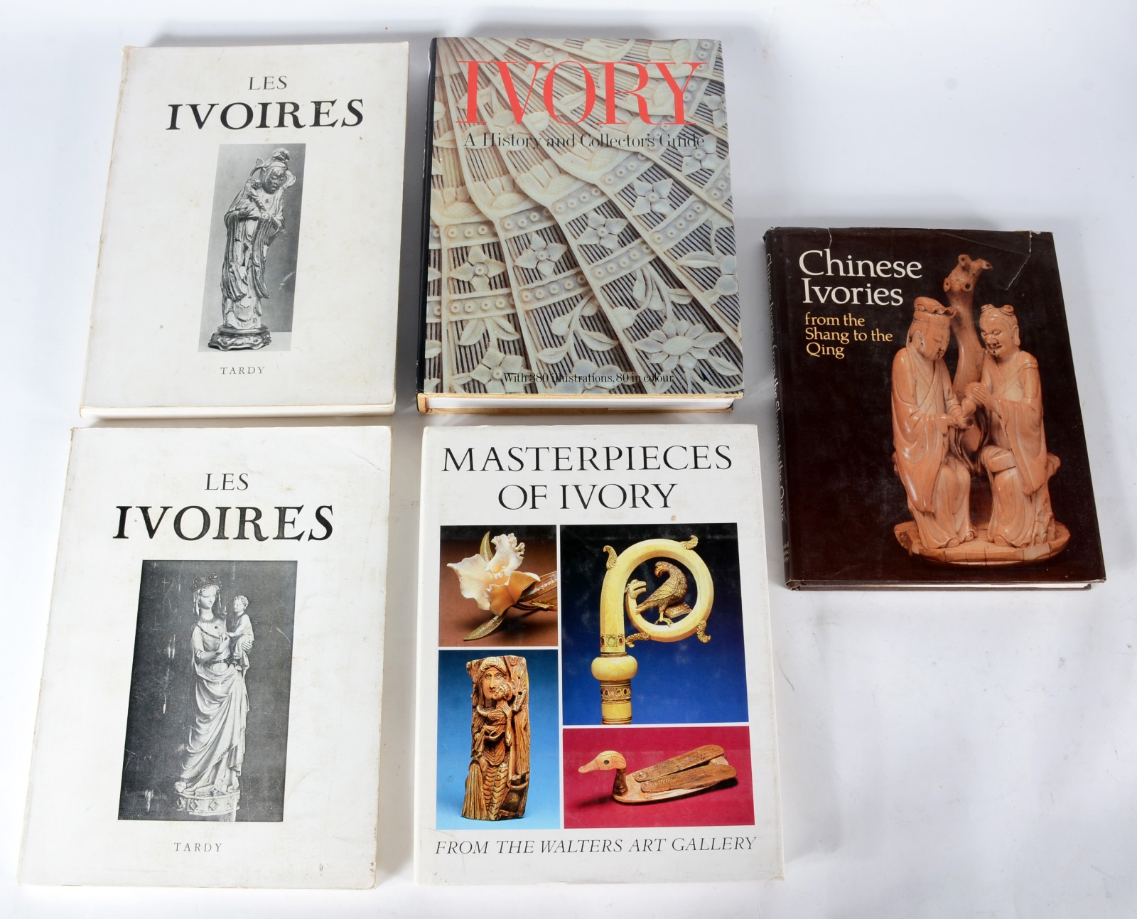 Cinco livros diversos sobre marfim: a) Les Ivoires b)Les Ivoires... - foto 1 de 9