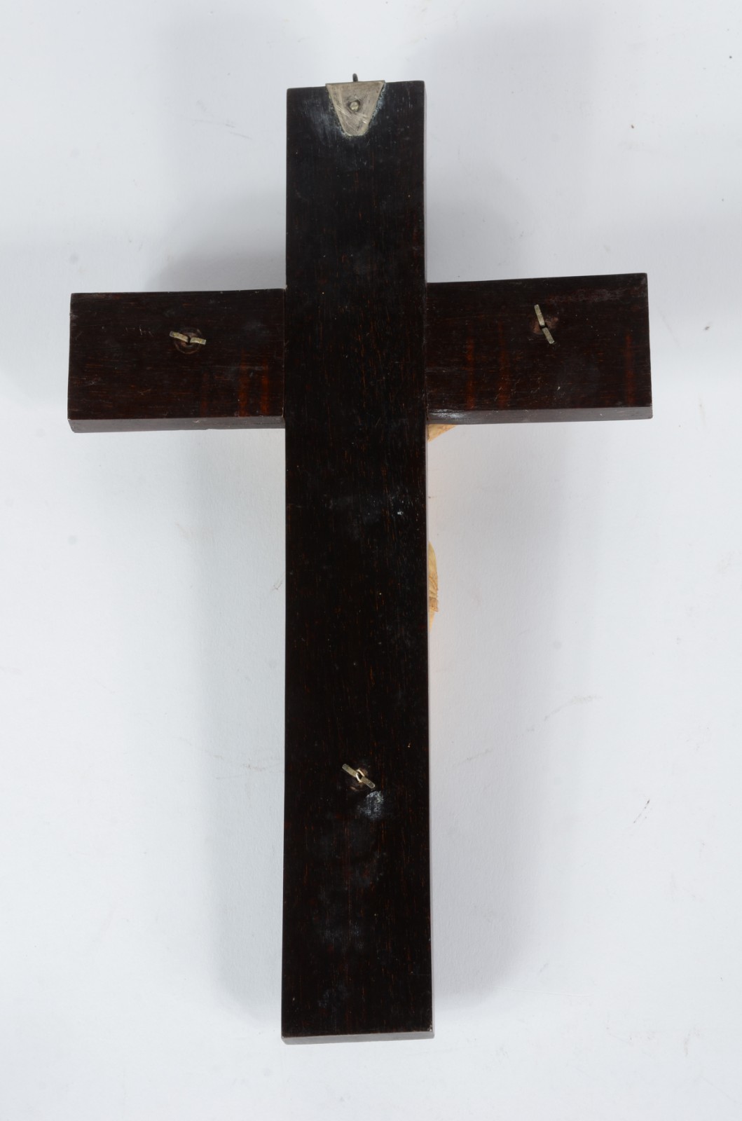 Crucifixo de madeira com figura de Cristo ricamente esculpida em... - foto 4 de 4