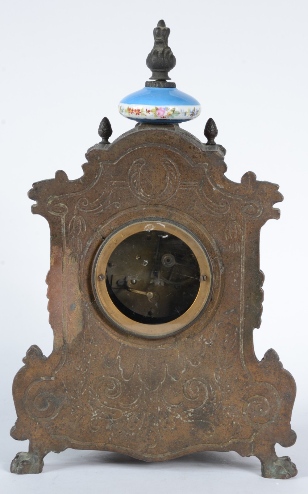 Relógio de mesa de bronze ricamente trabalhado com placas de... - foto 6 de 6