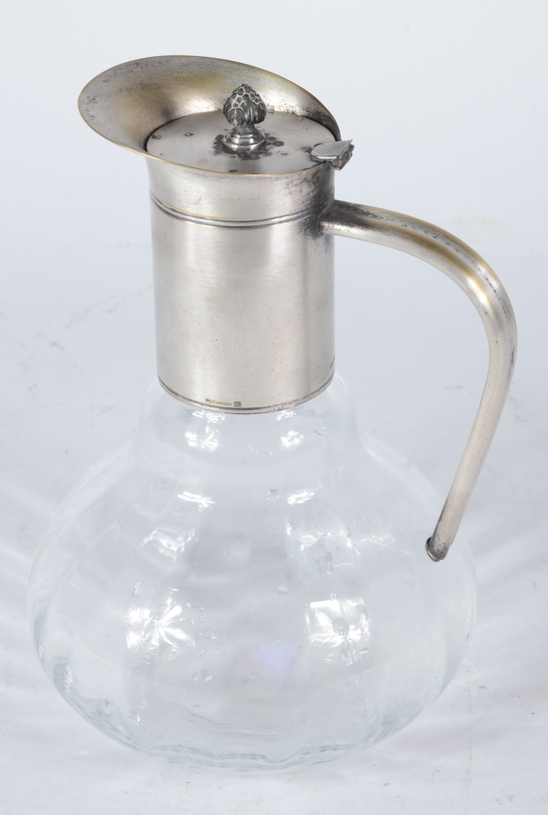 Jarra de cristal com alça e bocal de metal prateado (desgastes). - foto 3 de 4