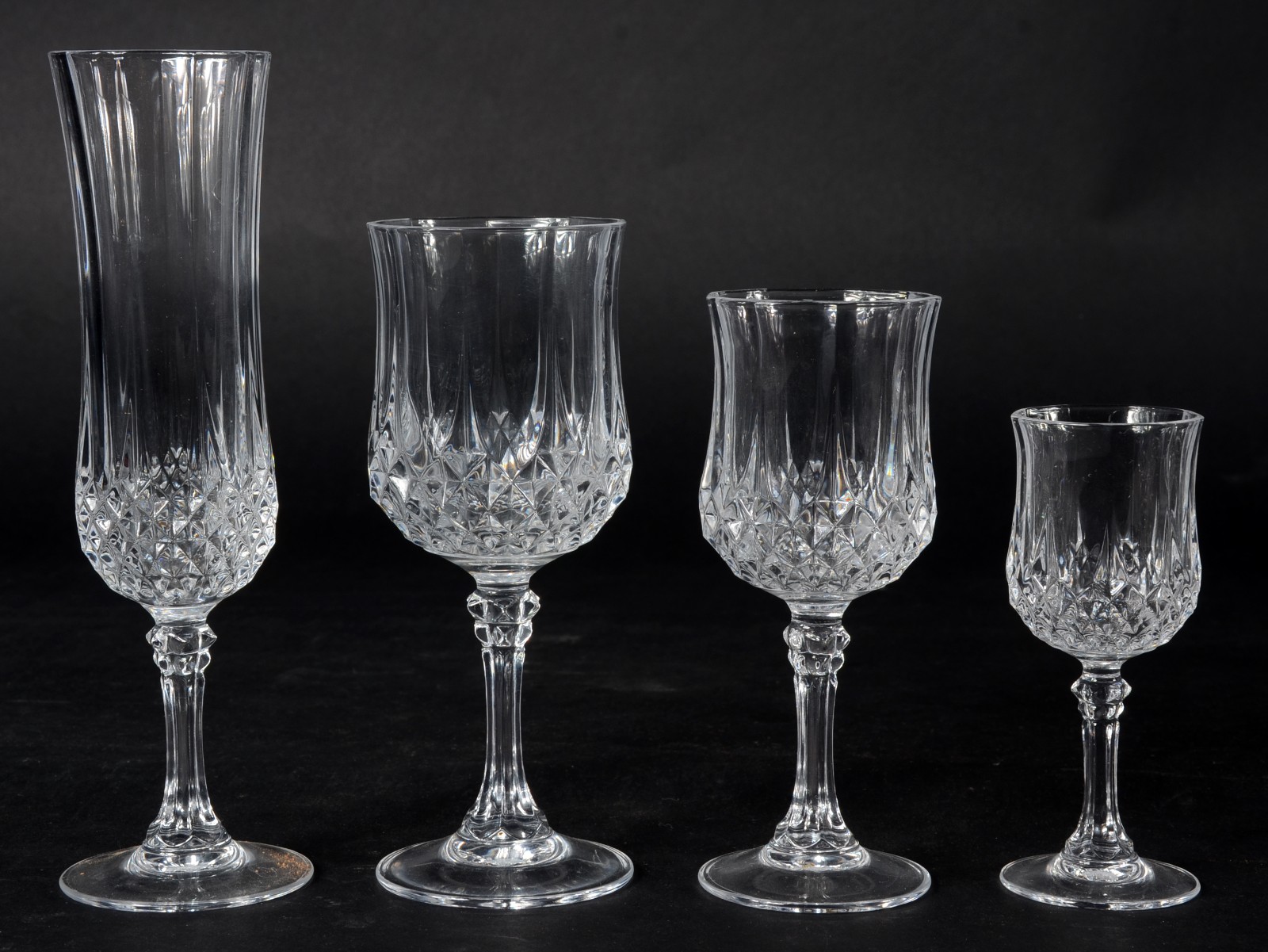 Serviço de cristal, composto de: 11 flutes para champagne, 10 para... - foto 2 de 2