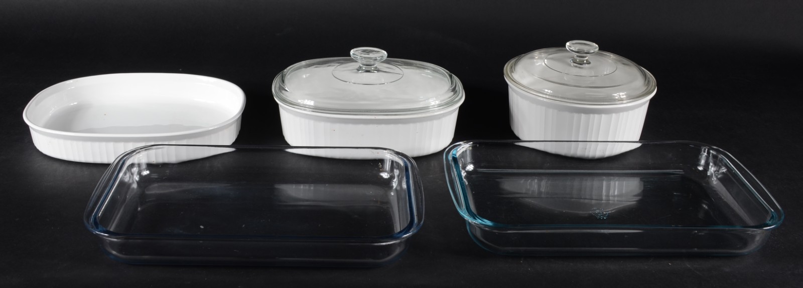Diversas peças, sendo: 2 pirex, travessa e dois bowls refratários com... - foto 1 de 3