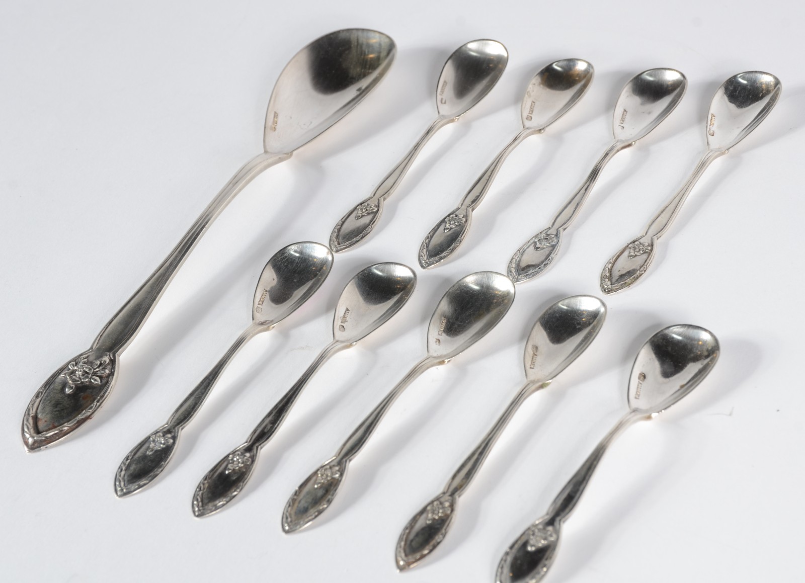 Conjunto com 9 colheres para chá de prata, joalheria Alliança... - foto 2 de 3