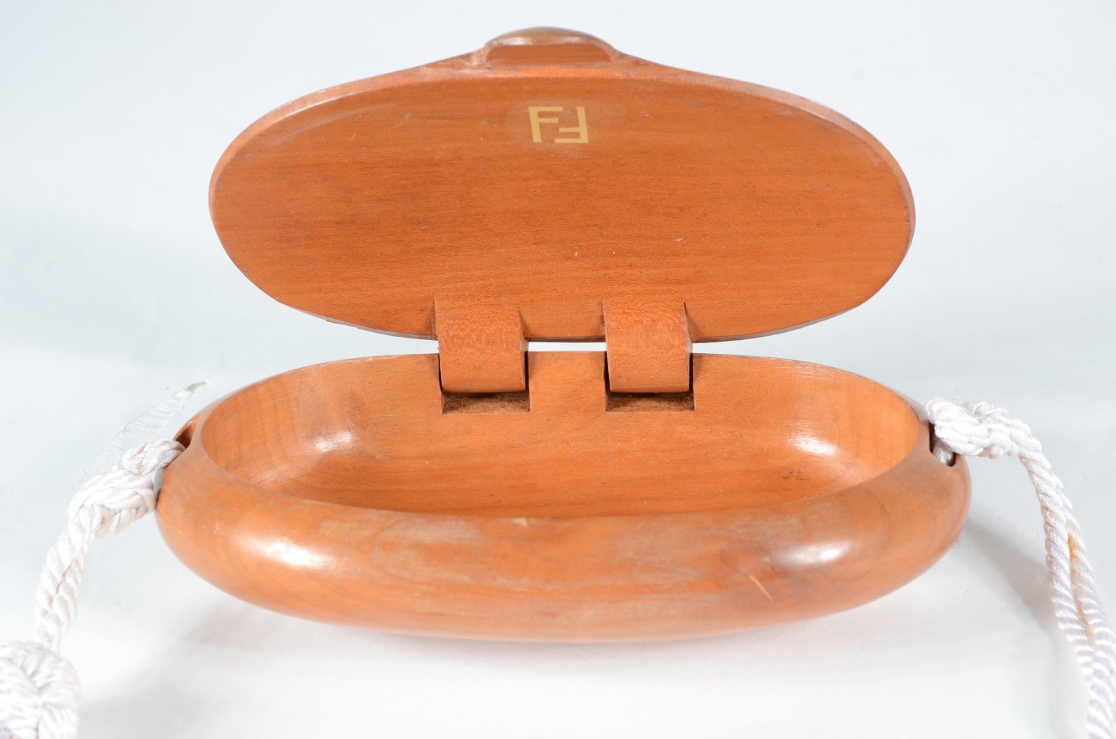 Clutch Fendi Wood Vintage, feita em madeira. - foto 2 de 5