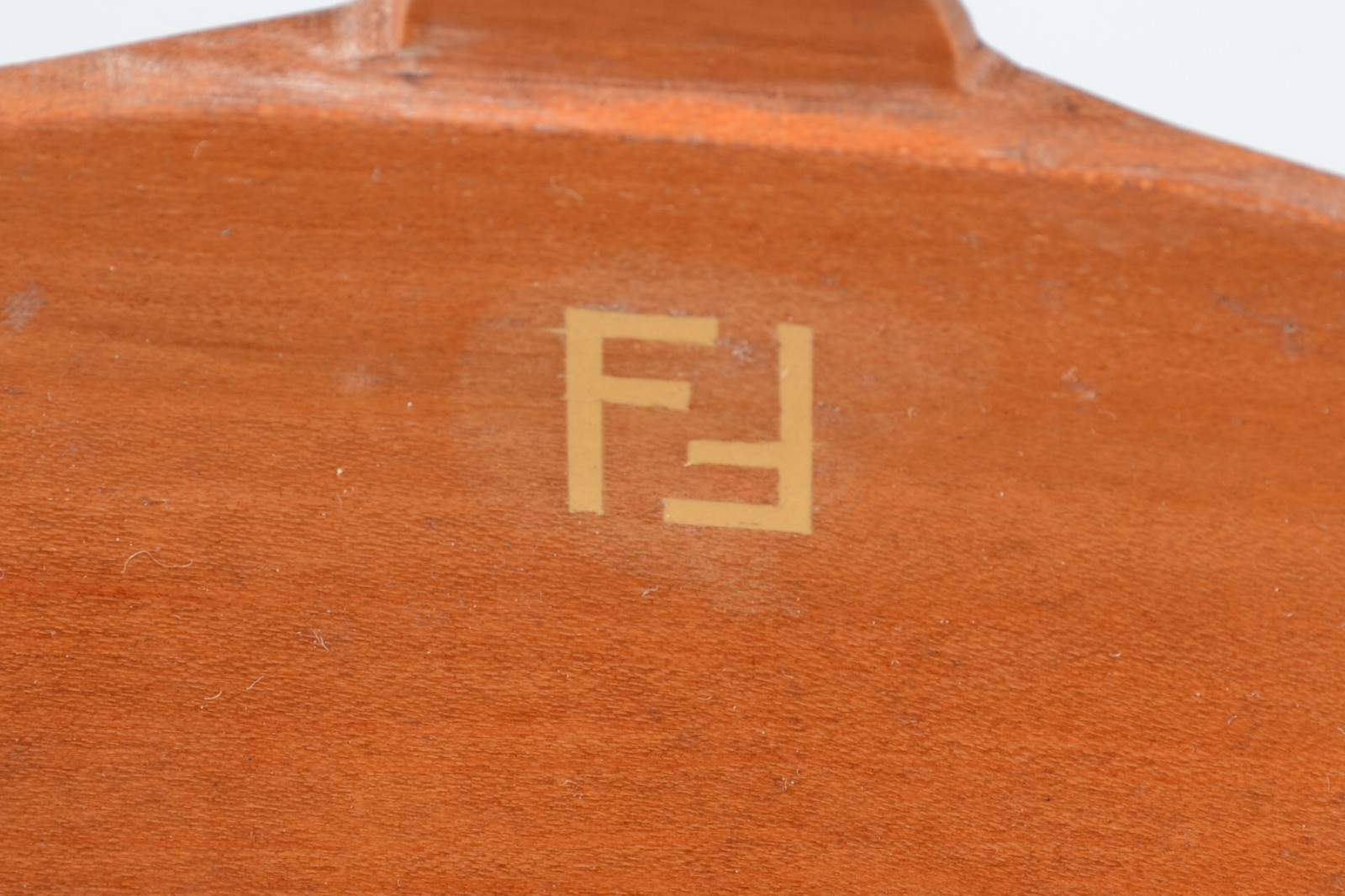Clutch Fendi Wood Vintage, feita em madeira. - foto 4 de 5