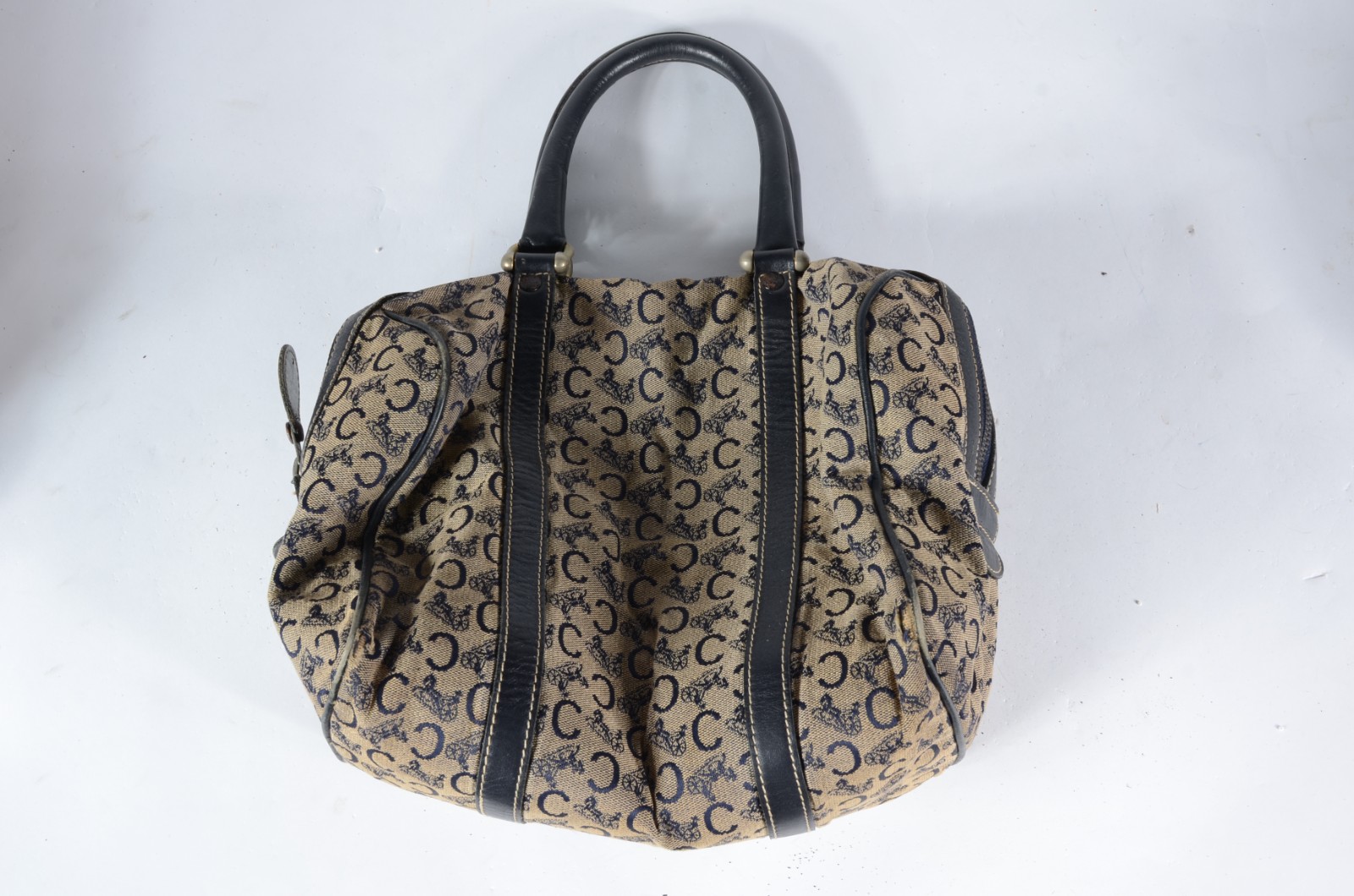 Bolsa feminina. Desgastes. - foto 2 de 4