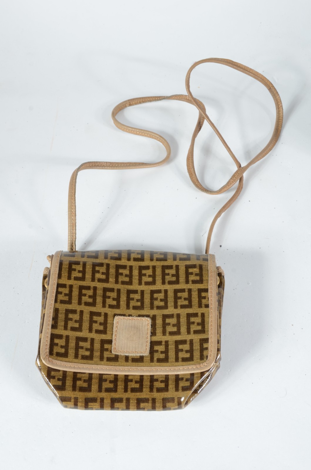 Bolsa feminina. - foto 1 de 3