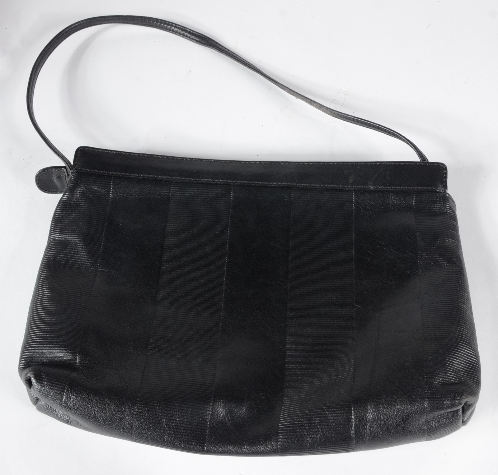 Bolsa feminina. Desgastes. - foto 3 de 7