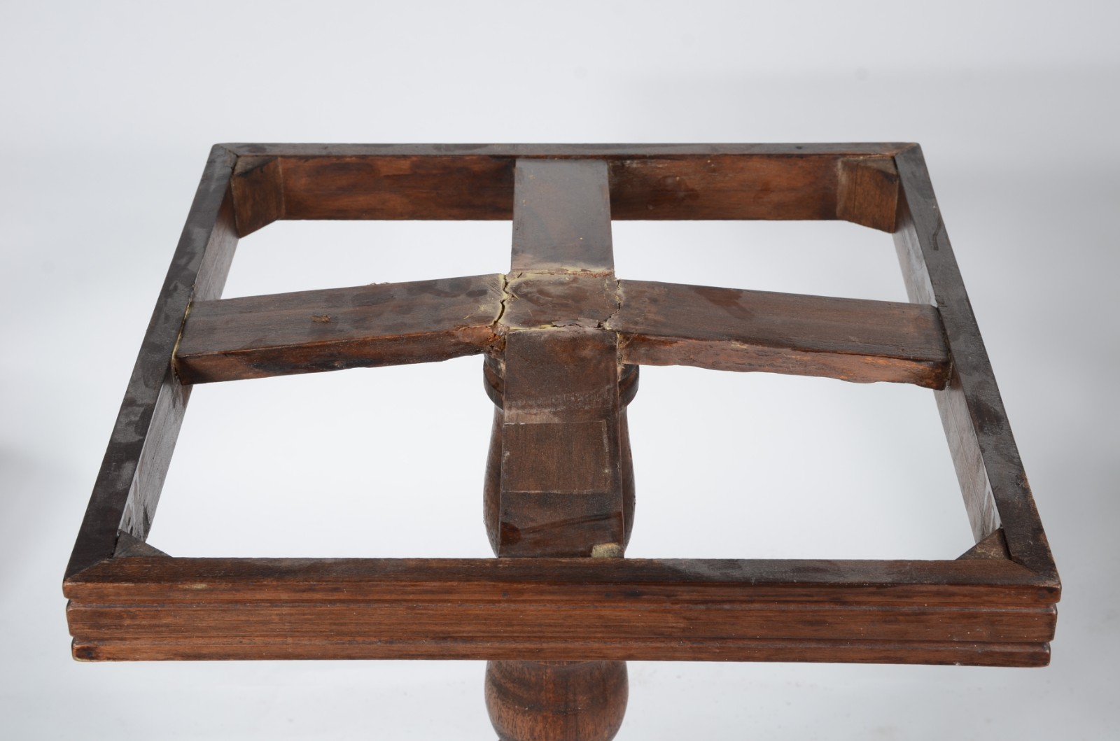 Mesa para bar de madeira, tampo feitio quadrado com mármore, tripé de... - foto 7 de 11