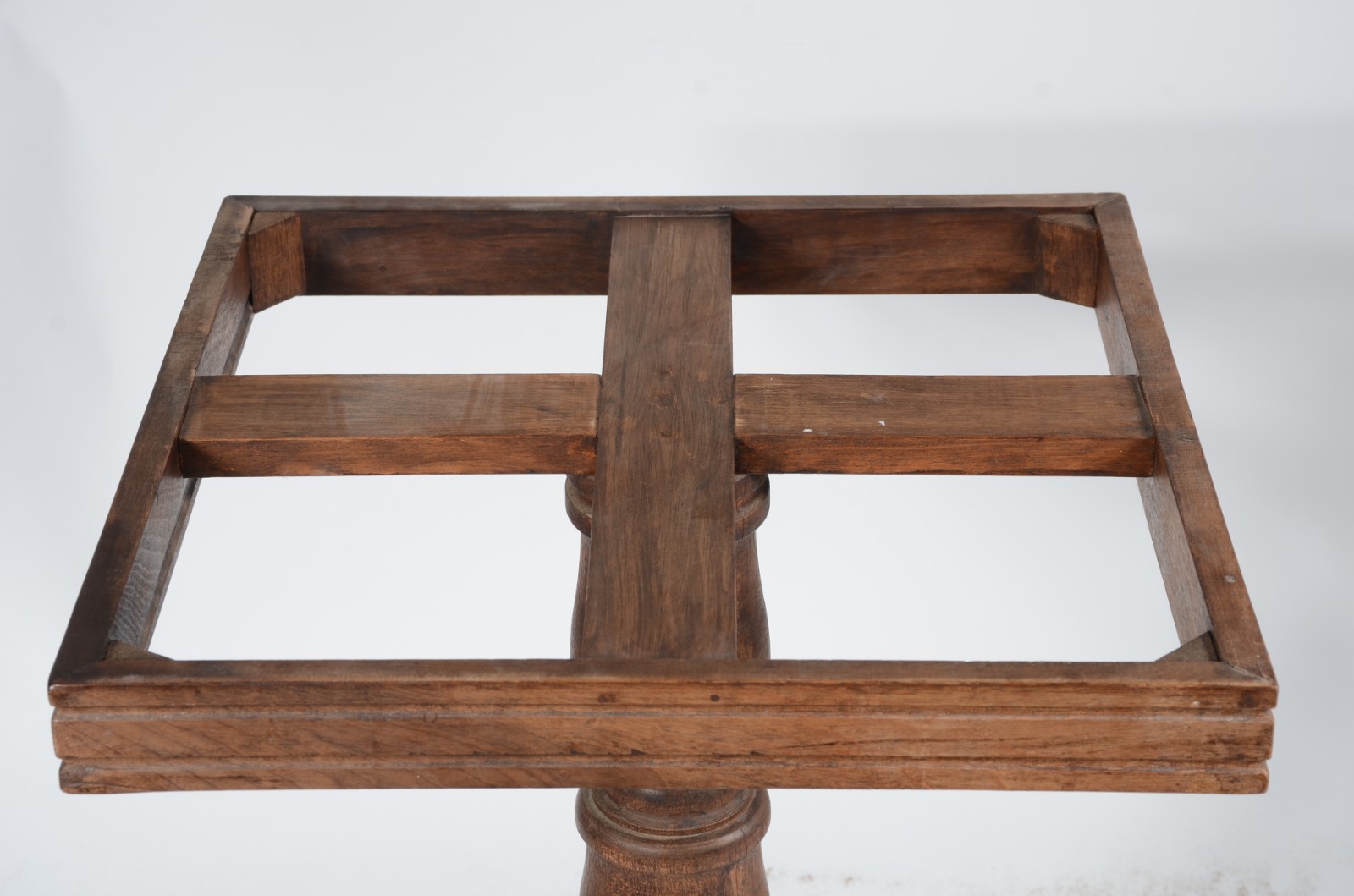 Mesa para bar de madeira, tampo feitio quadrado com mármore, tripé de... - foto 6 de 6