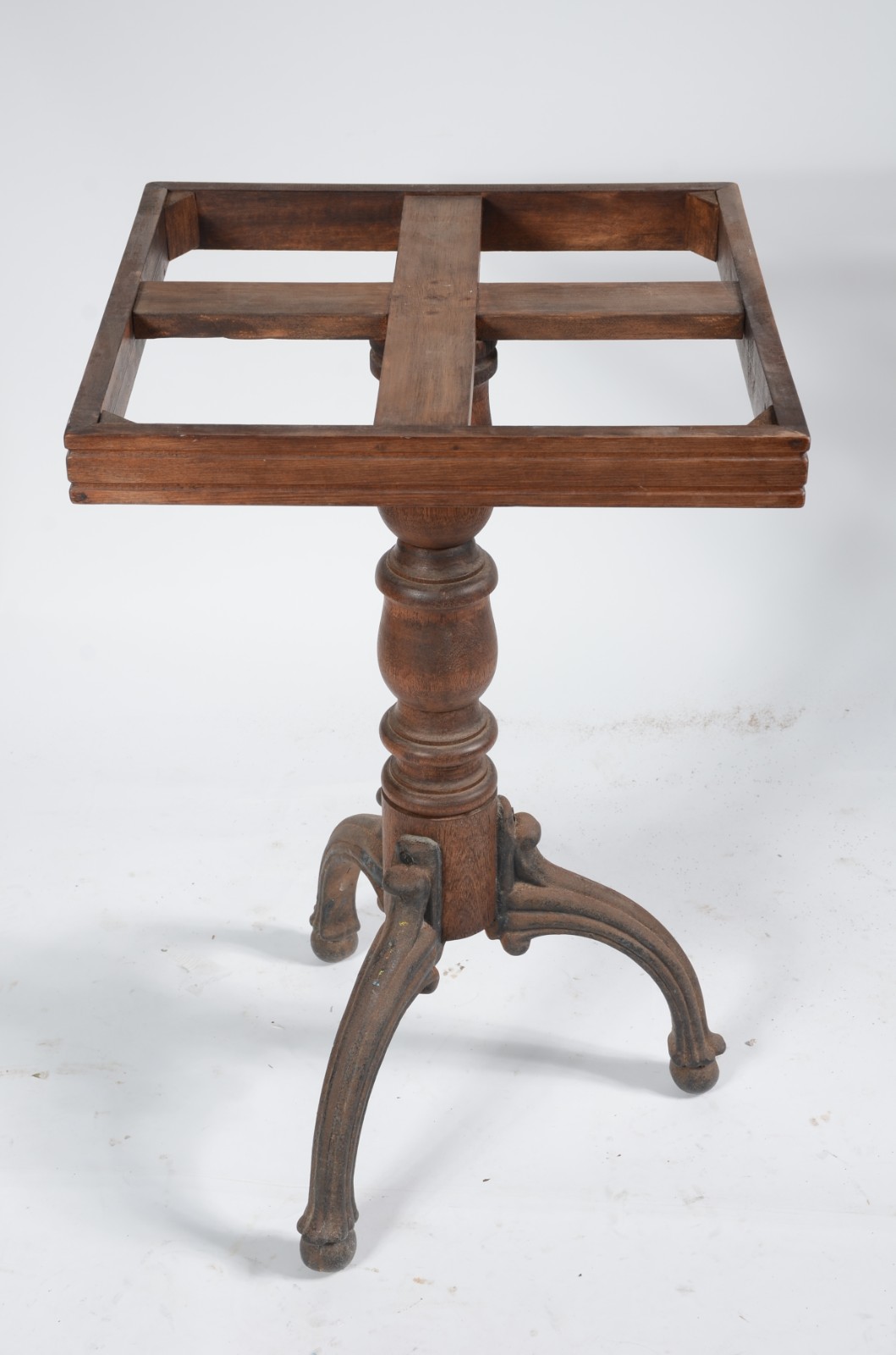 Mesa para bar de madeira, tampo feitio quadrado com mármore, tripé de... - foto 3 de 6